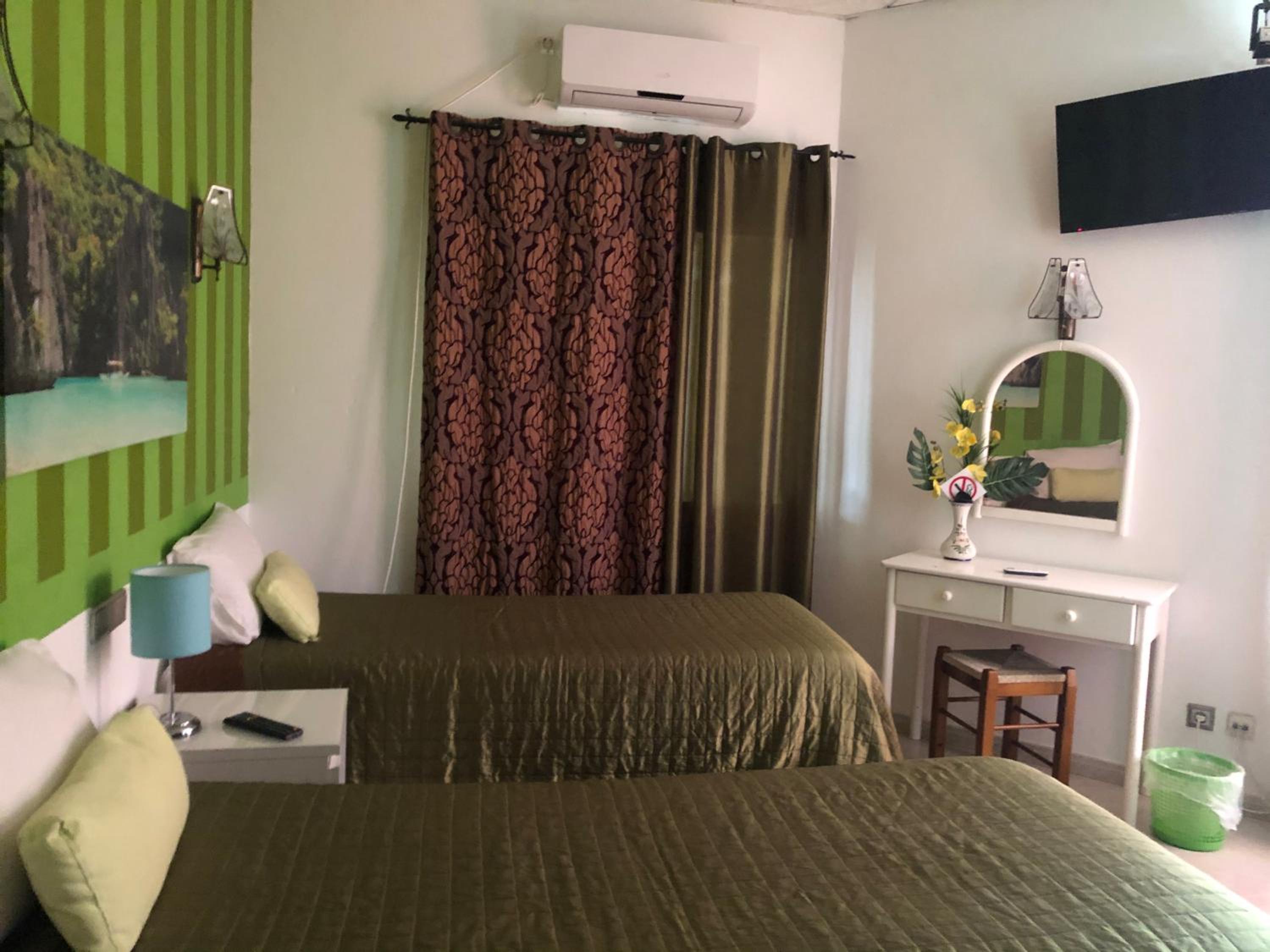 Double or Twin Room - Photo 8