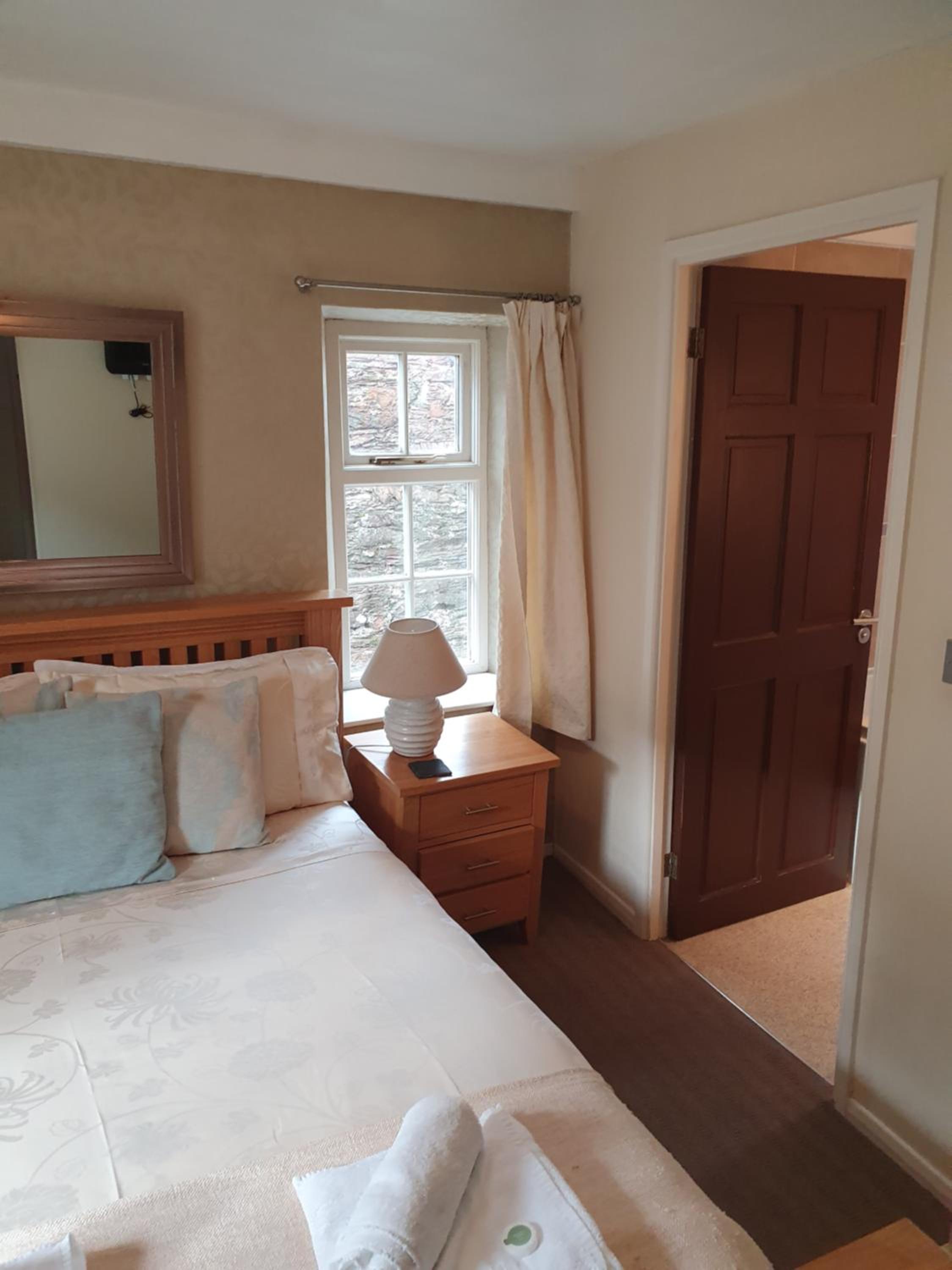 Standard Twin Room - Photo 4