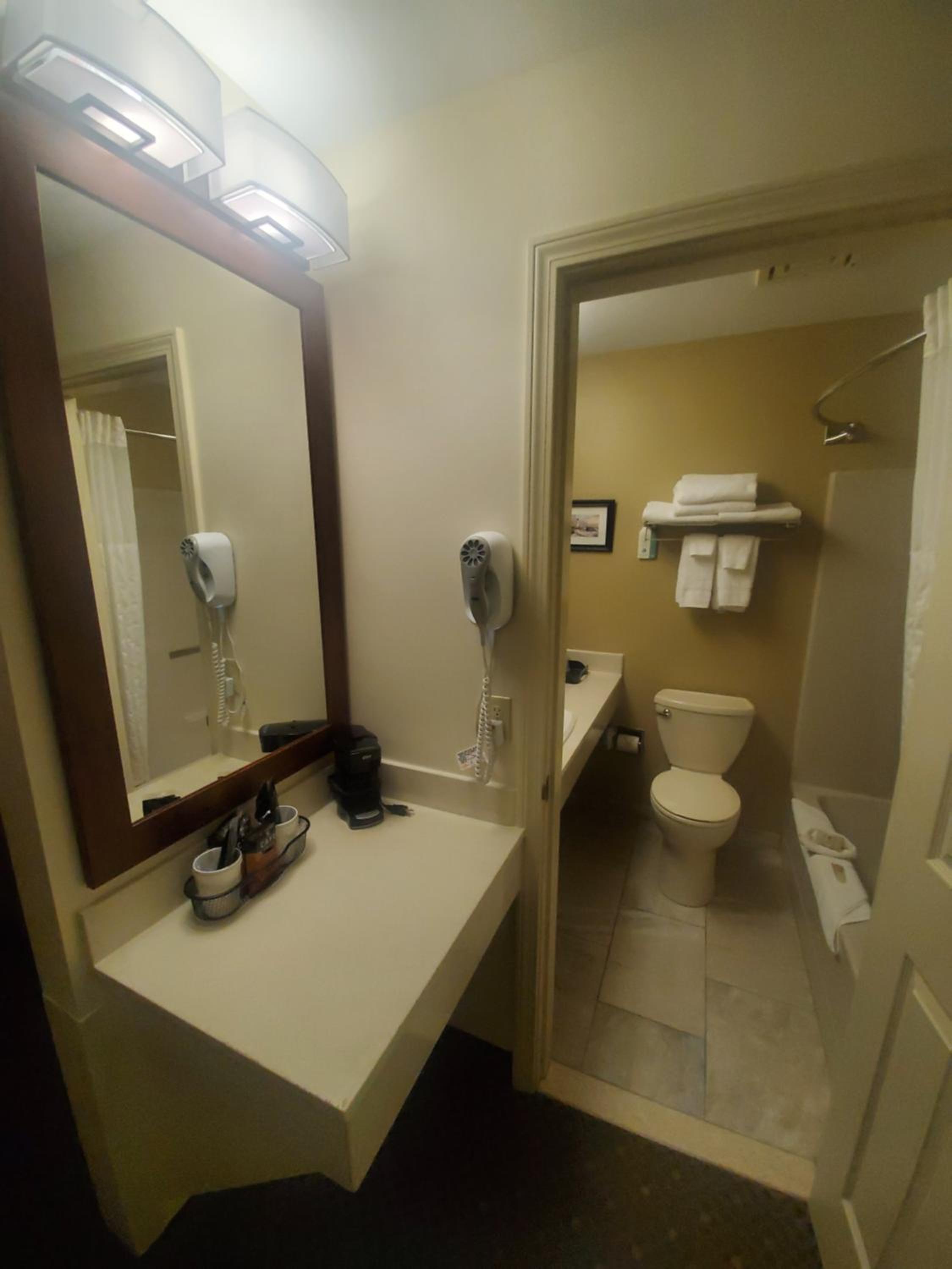 Standard Double Room - Non-Smoking - Photo 4