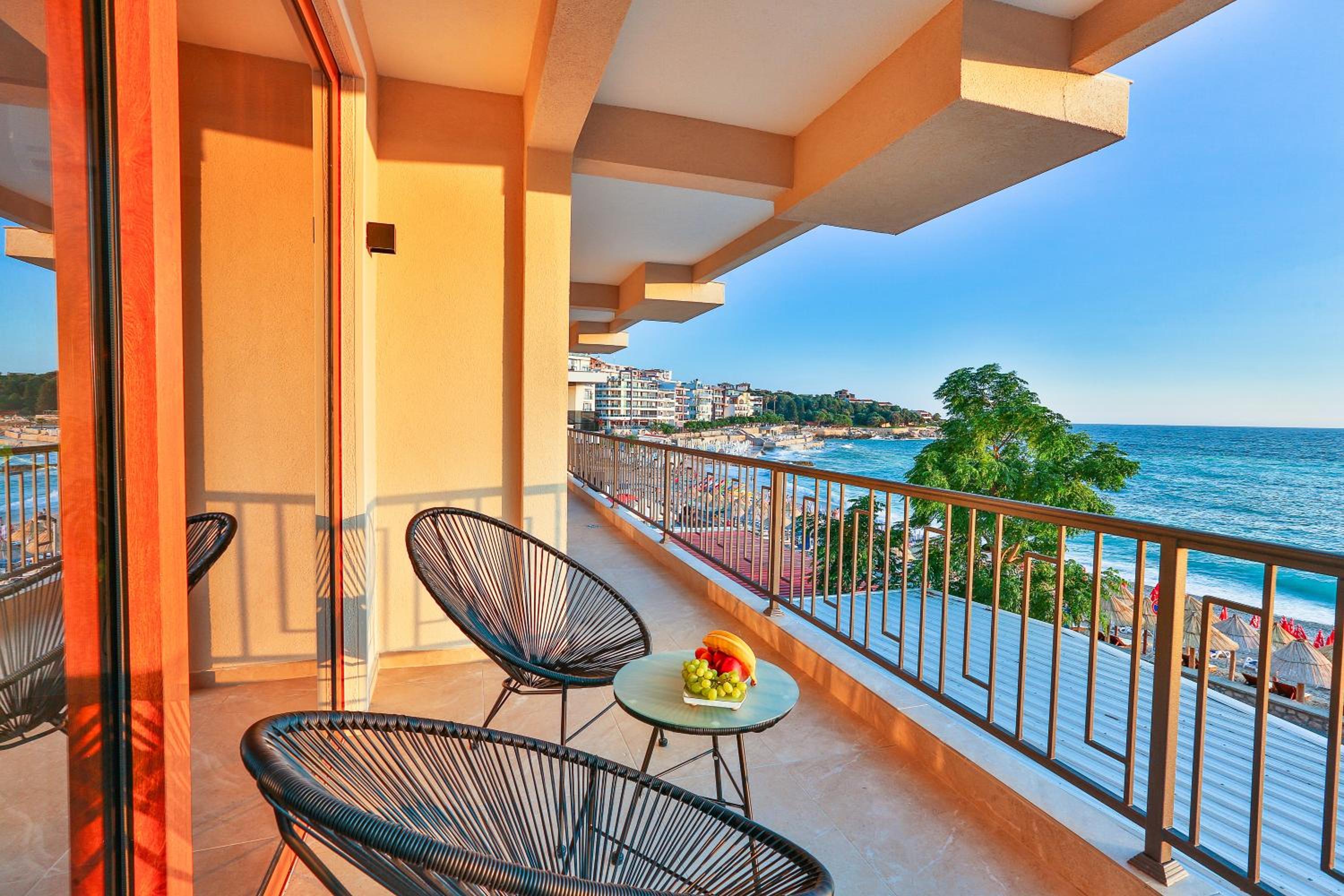 Deluxe Double Room with Balcony and Sea View - Photo 6