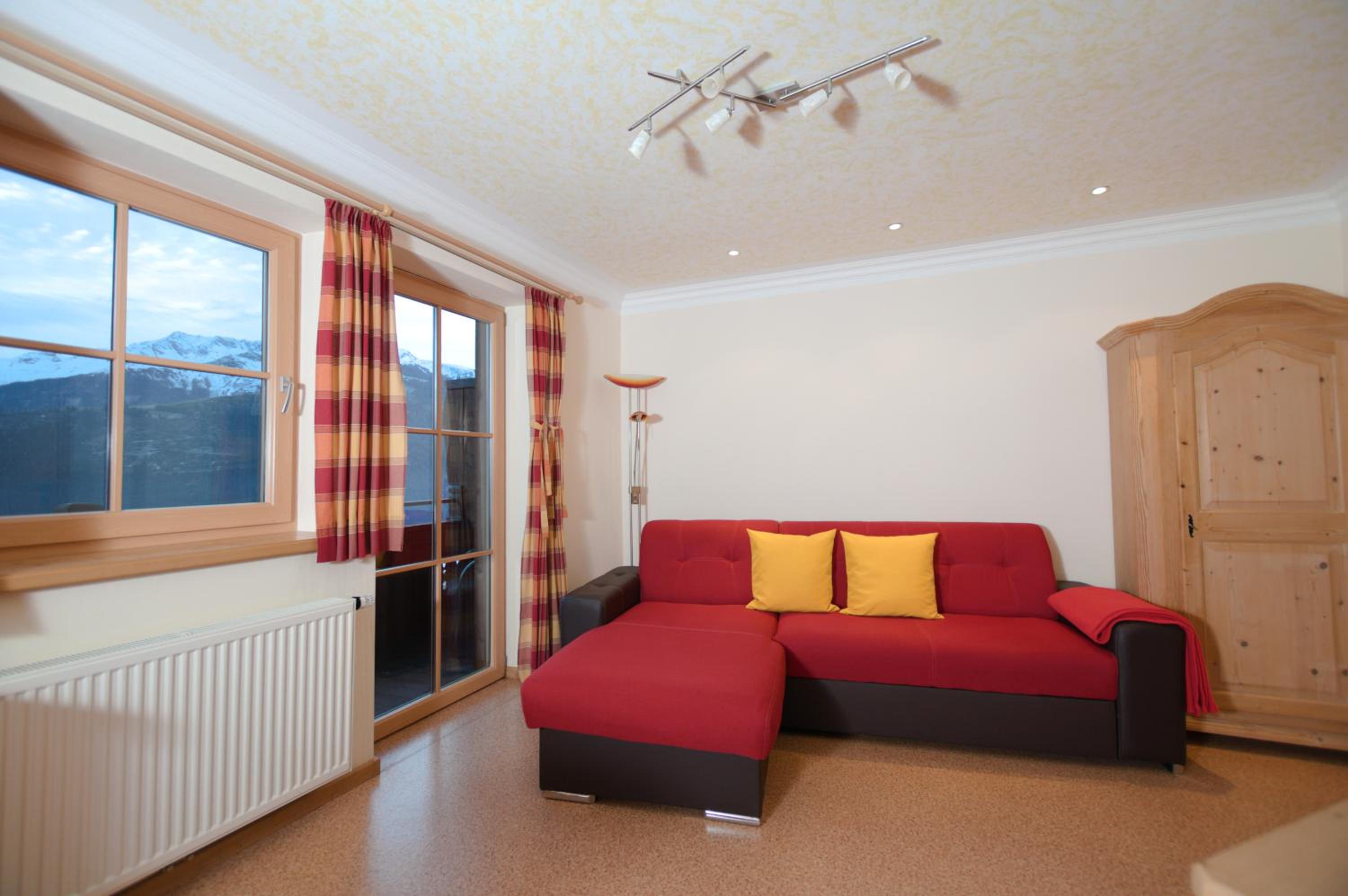 Apartment with Mountain View photo 3