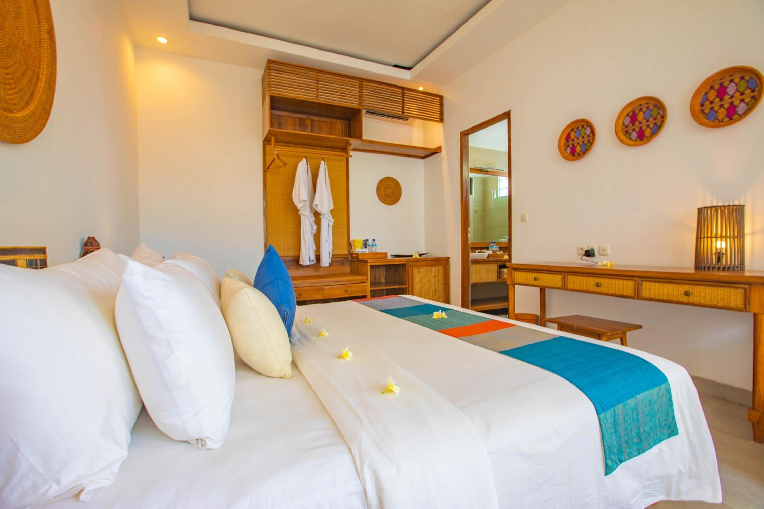 Deluxe King Suite photo 3