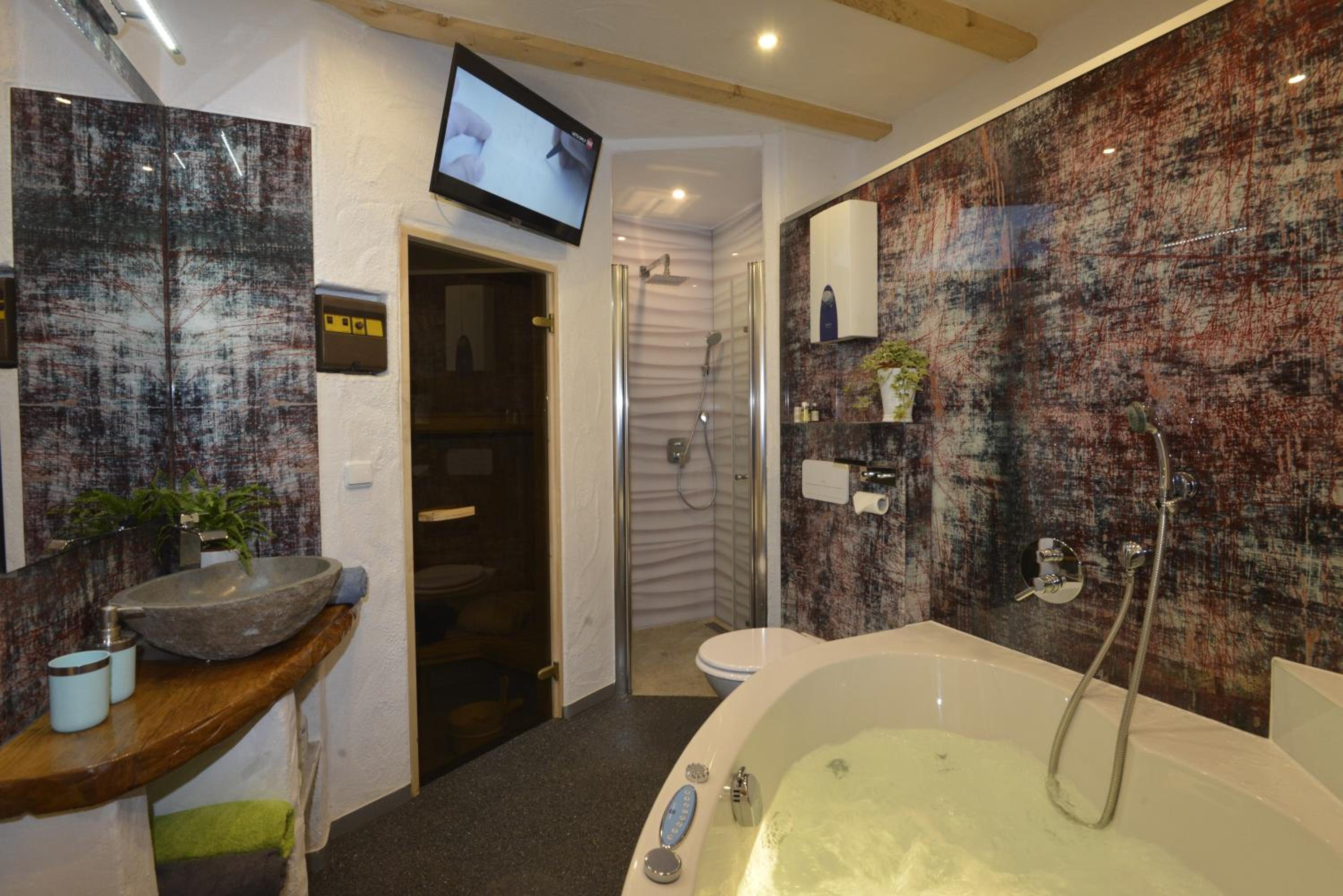 Three-Bedroom Villa - Photo 36