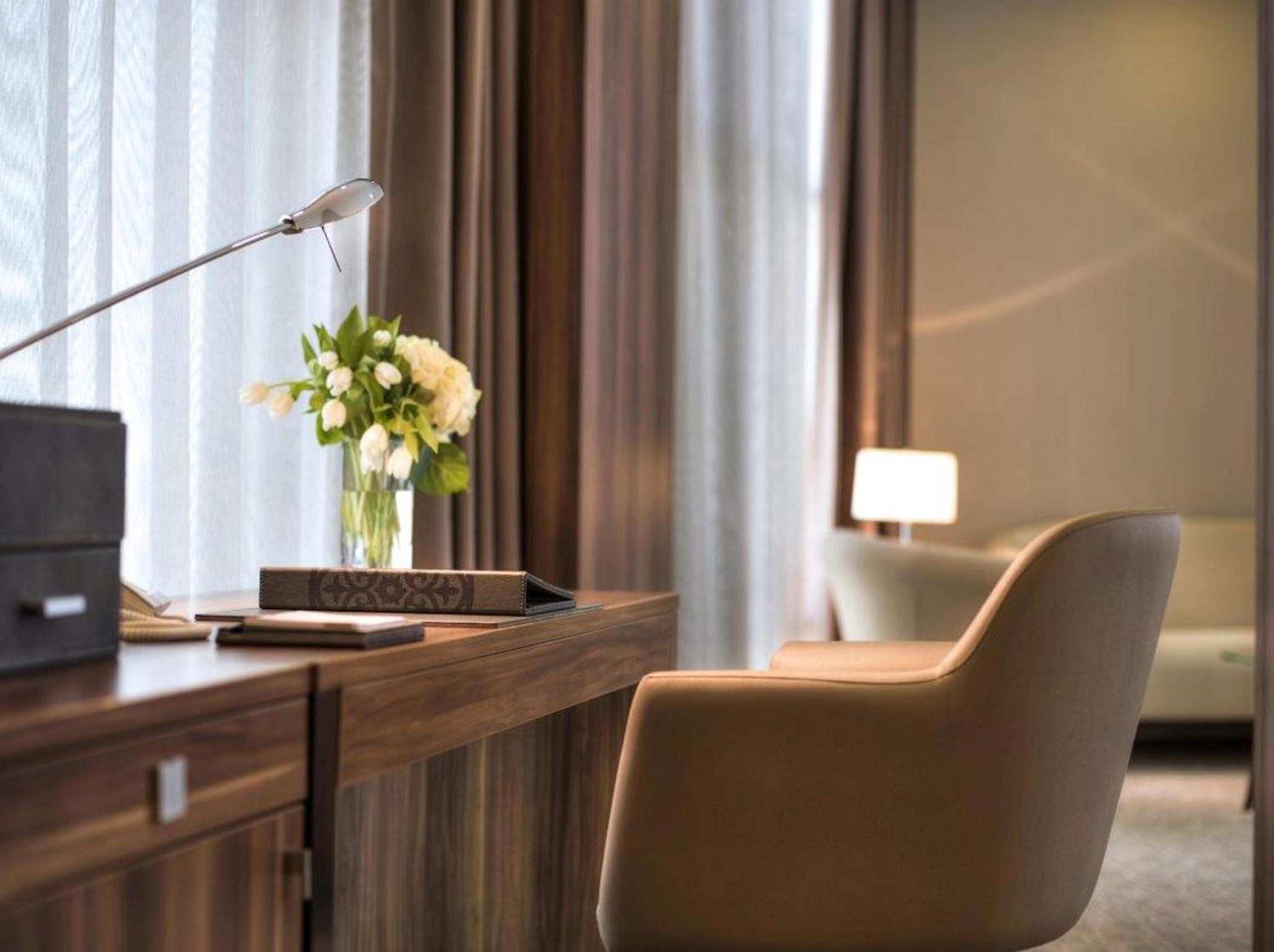 Deluxe Twin Room with City View photo 2