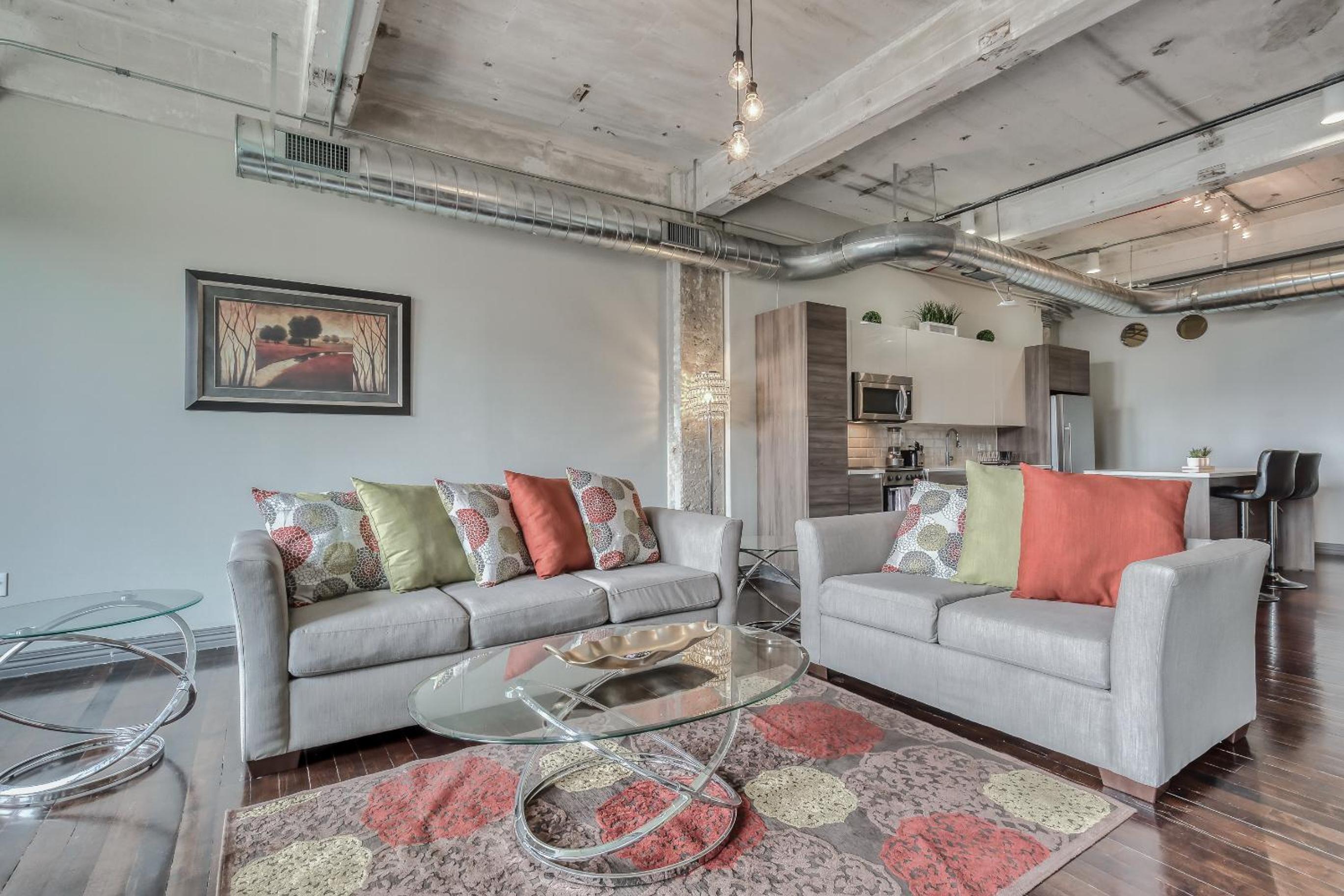 Spacious 1BR Apt |Pool+Views+Valet