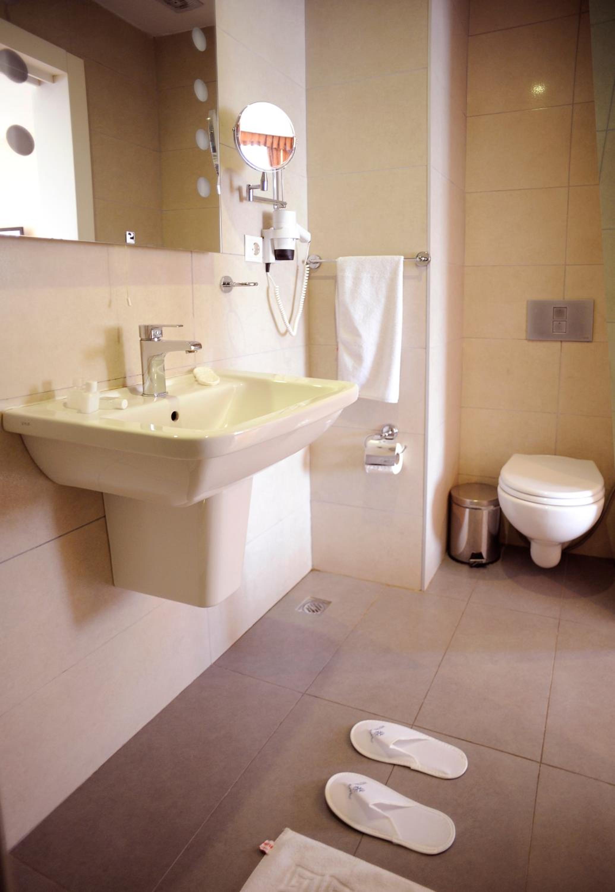 Deluxe Room (2 Adults + 1 Child) photo 2