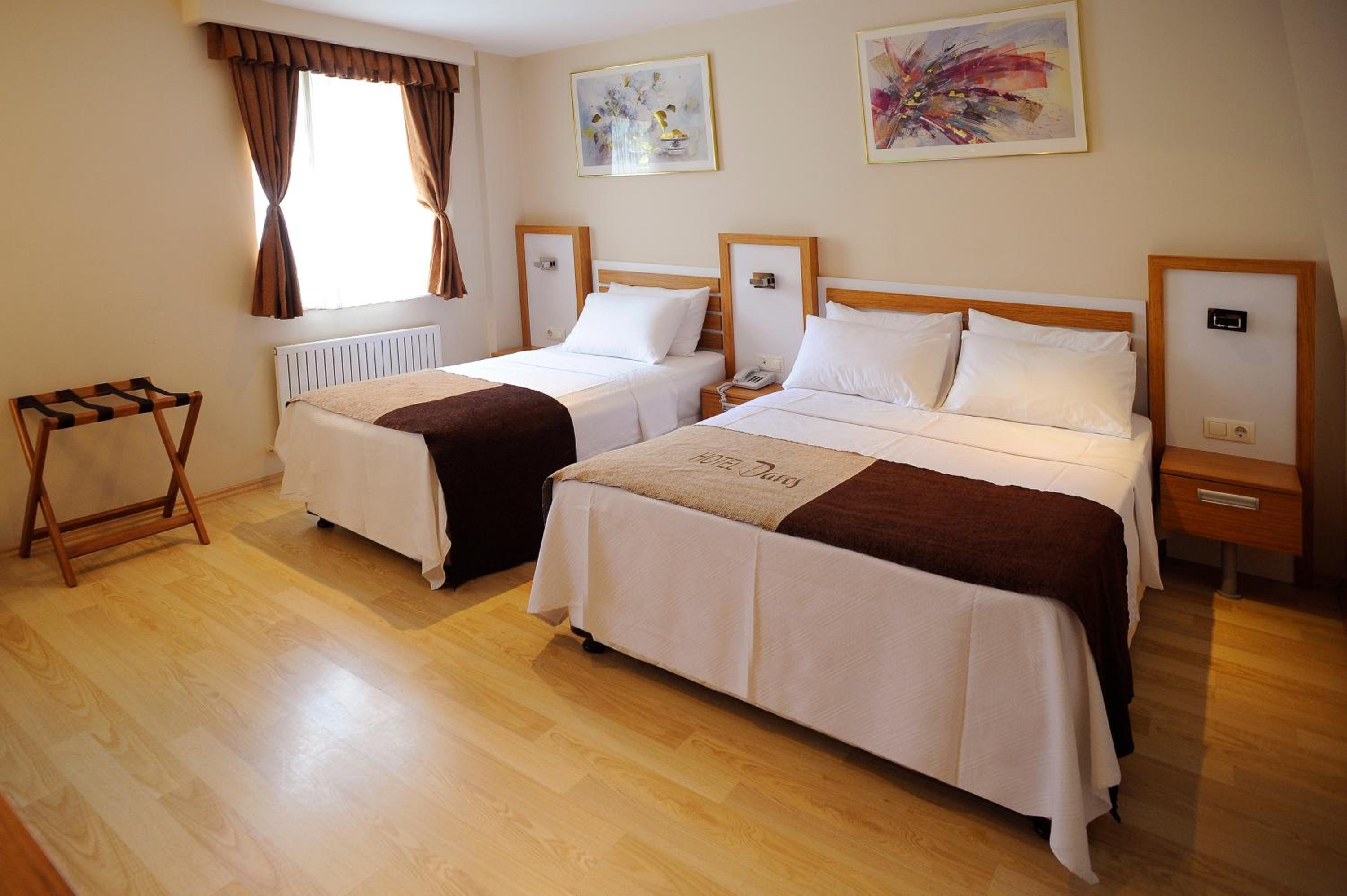 Deluxe Room (2 Adults + 1 Child) photo 1