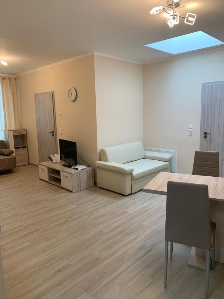 One-Bedroom Apartment - Photo 4