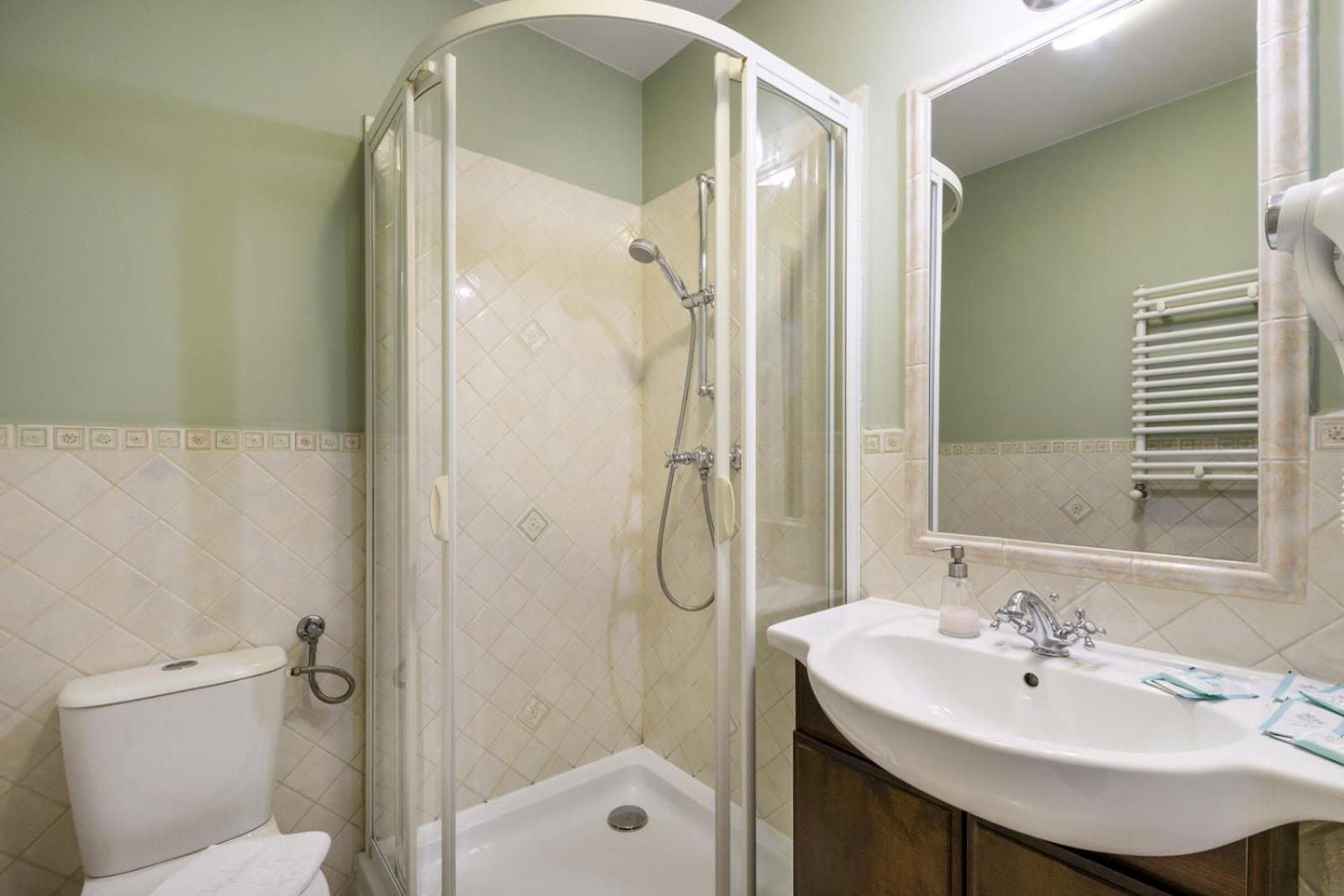 Double or Twin Room - Photo 2