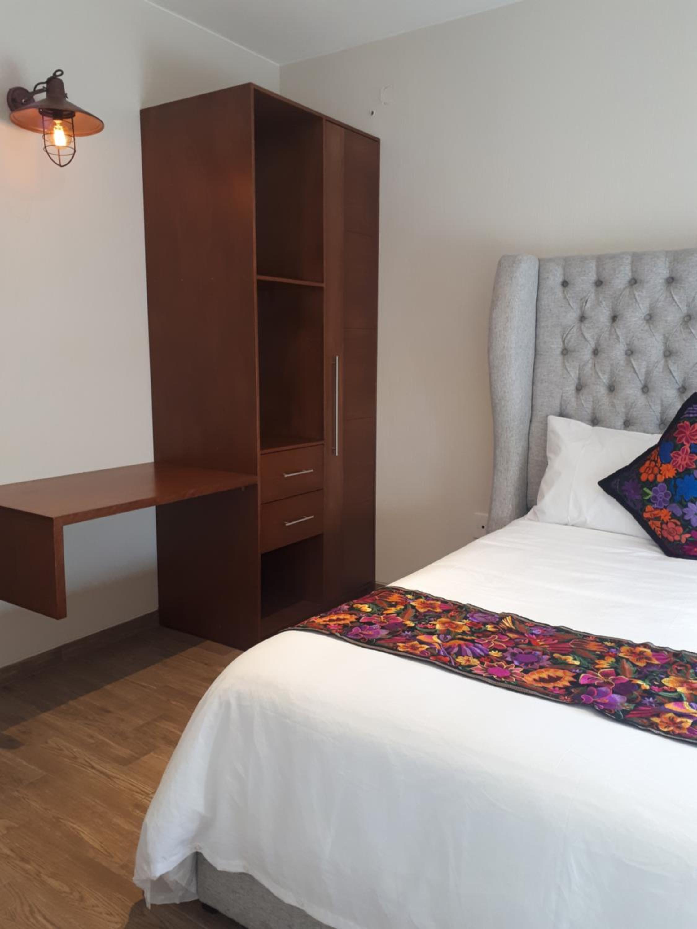Deluxe Queen Room - Photo 14