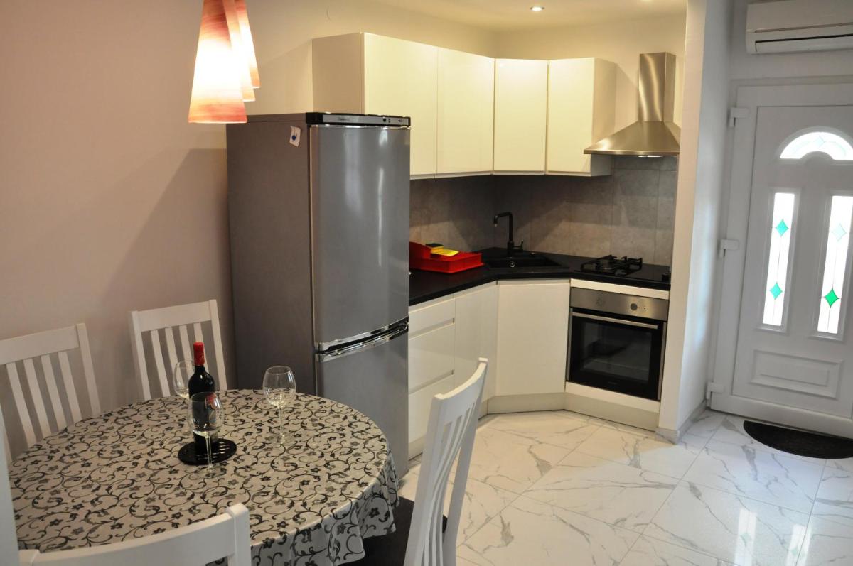 Apartment - Ground Floor photo 3