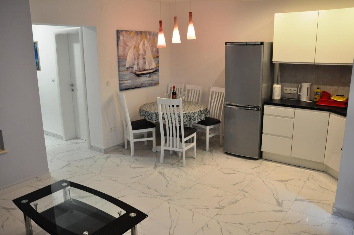 Apartment - Ground Floor photo 2