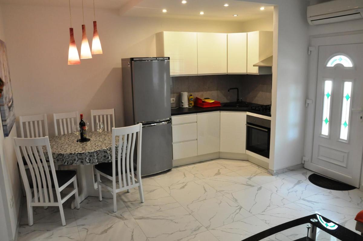 Apartment - Ground Floor photo 1