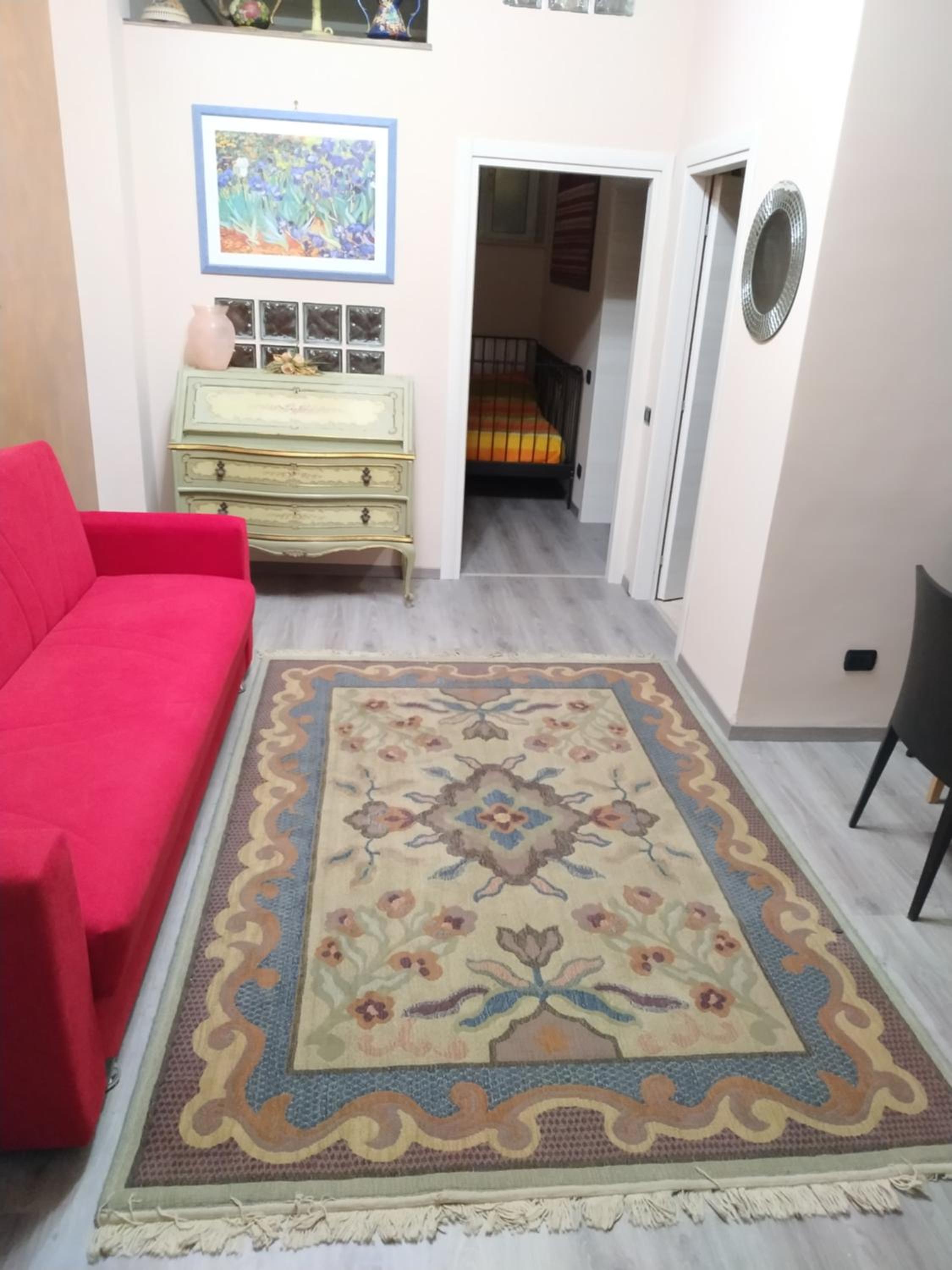 One-Bedroom Apartment - Photo 1