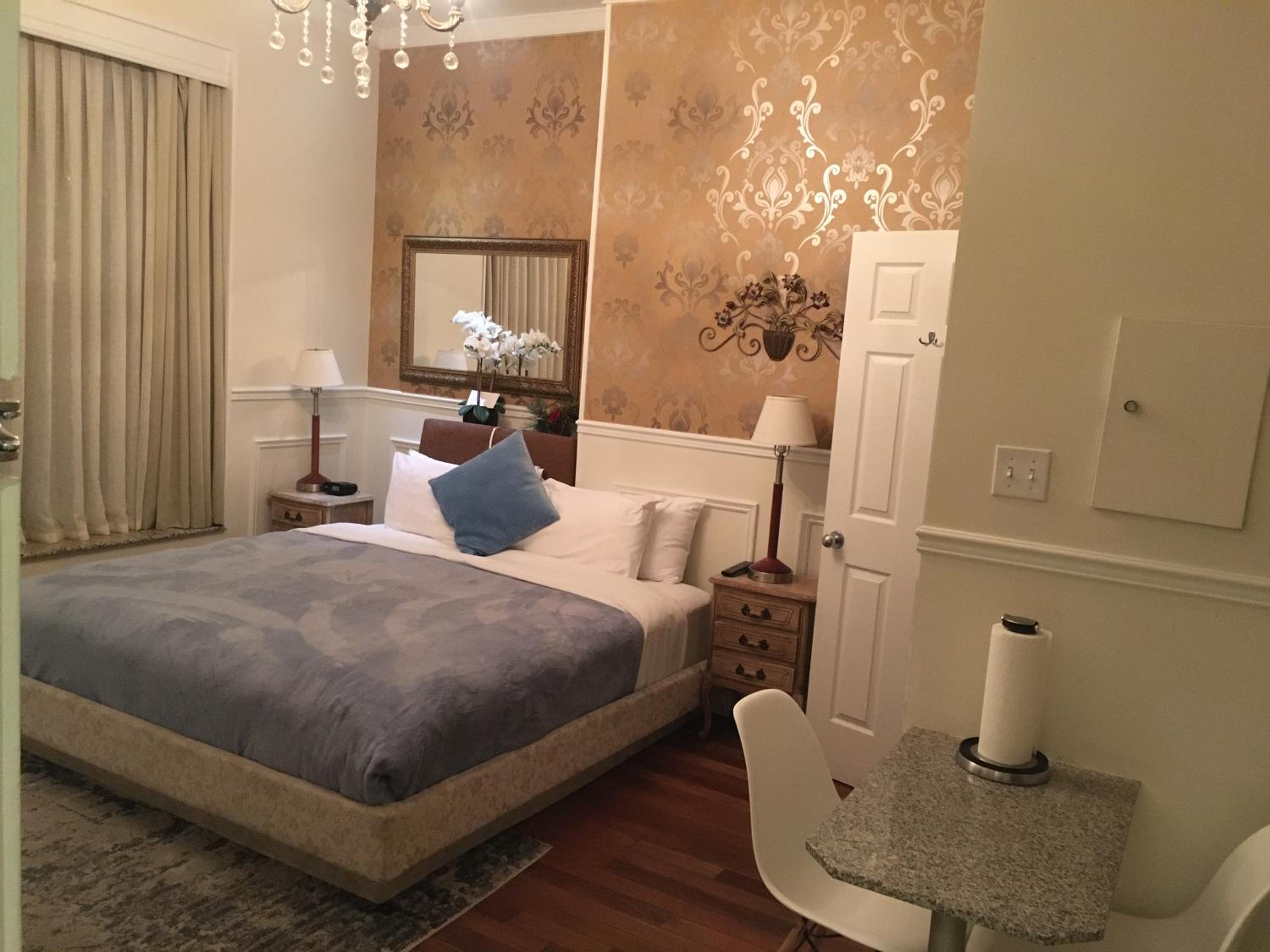 Deluxe Suite - Photo 18