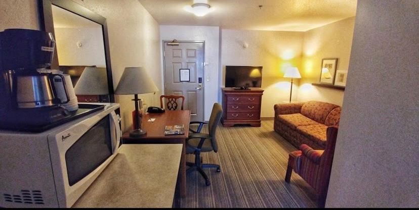 One-Bedroom King Suite - Non-Smoking - Photo 1