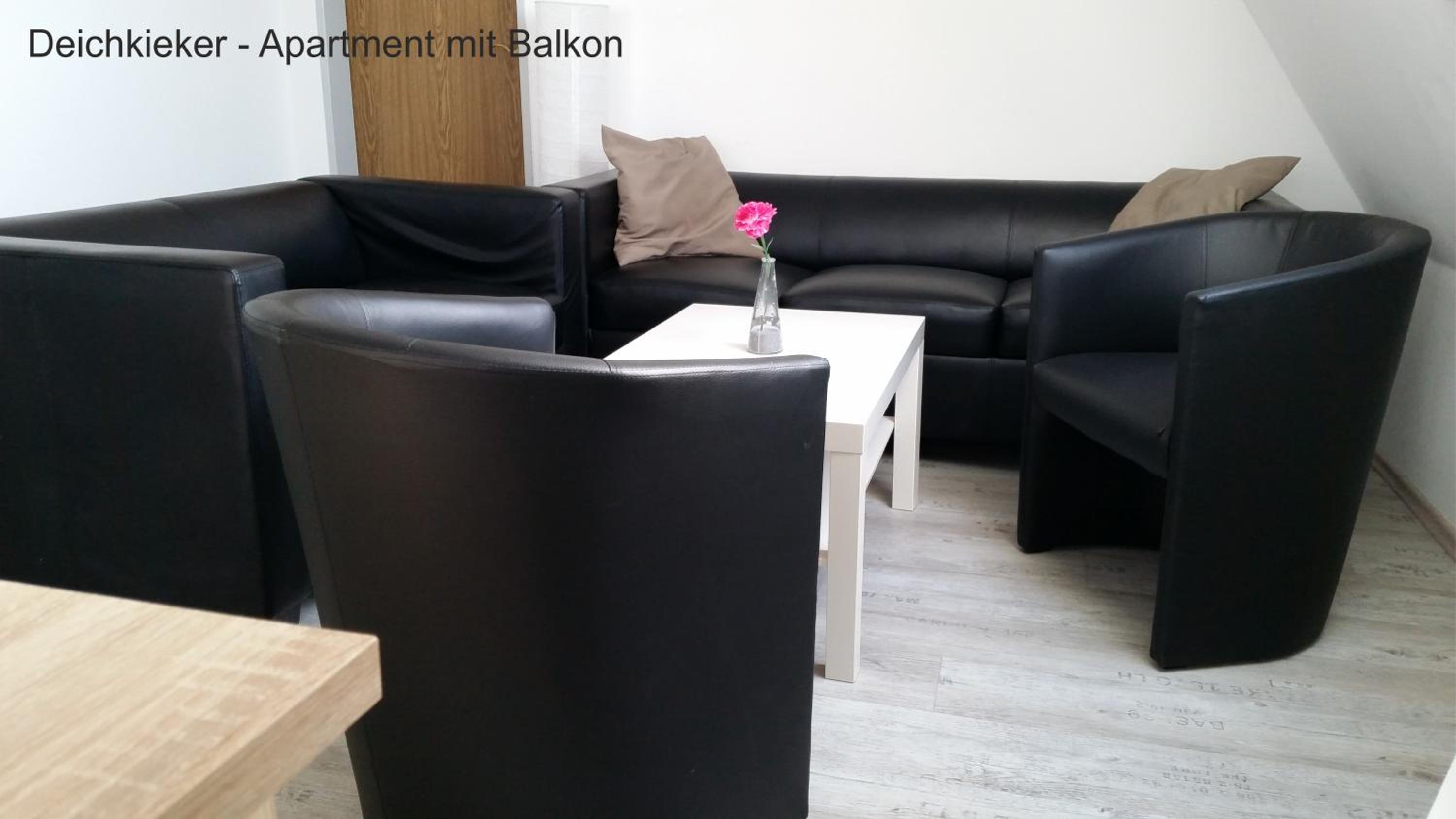 Apartment With Balcony photo 2