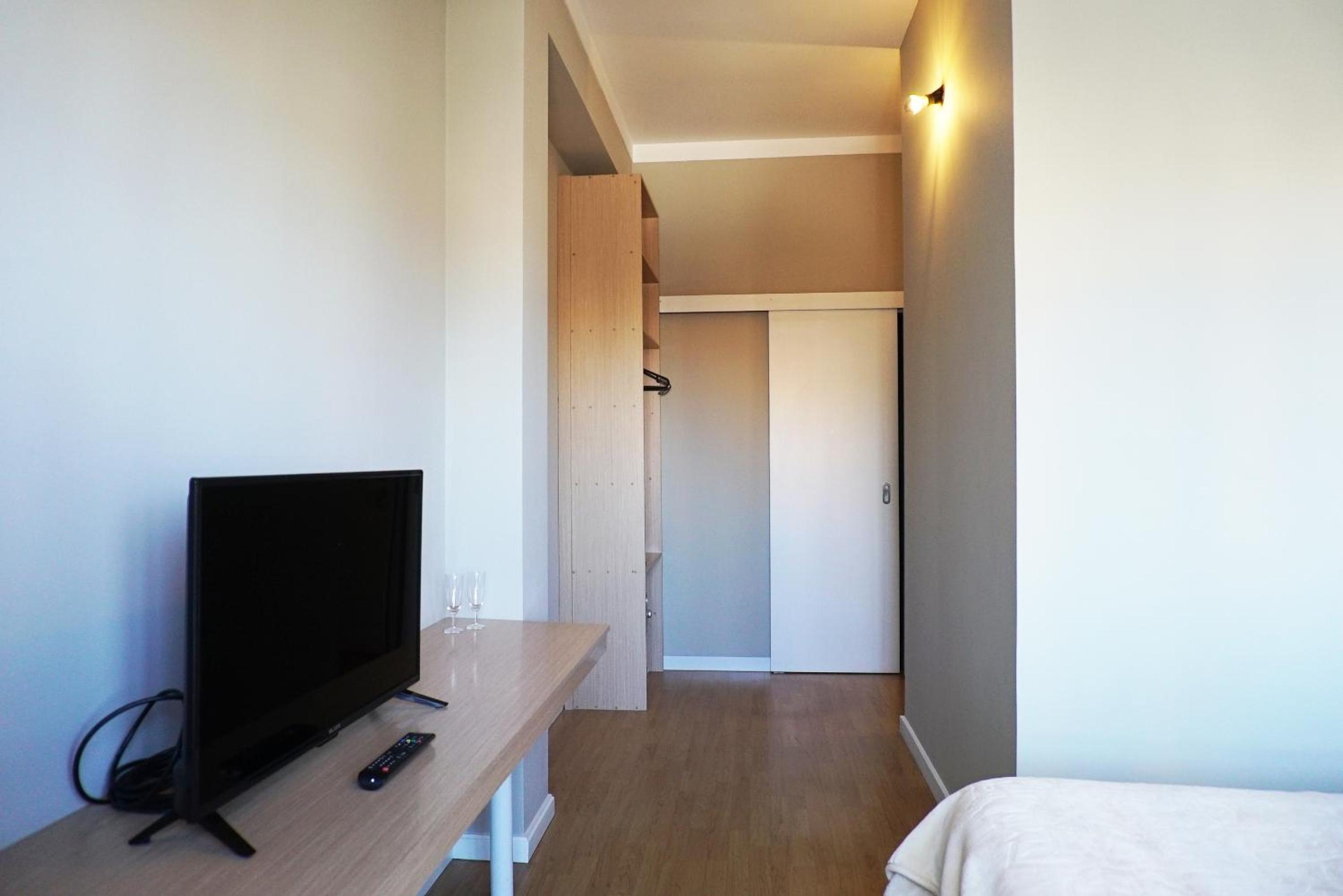 Double Room with Balcony - Photo 9