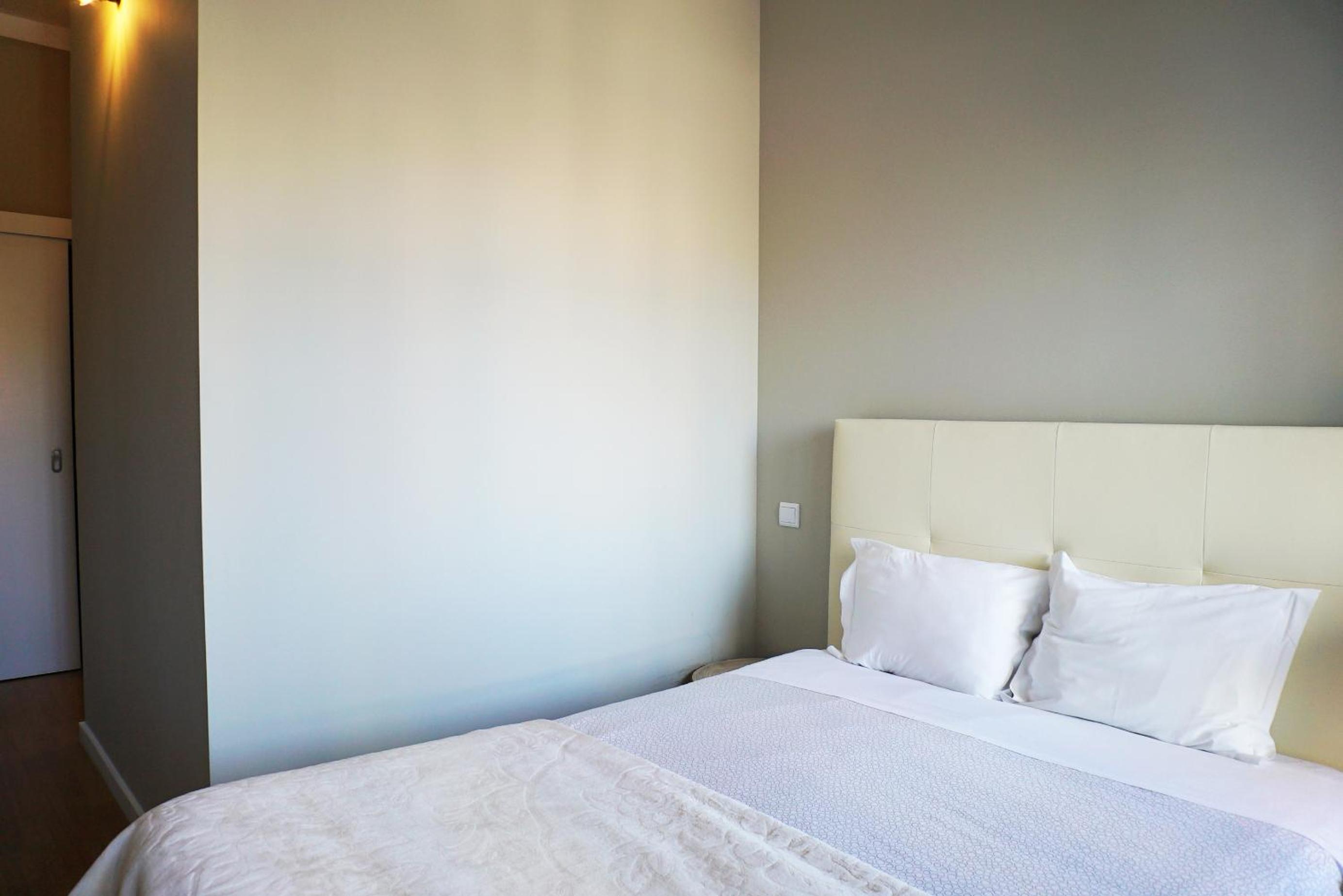 Double Room with Balcony - Photo 8