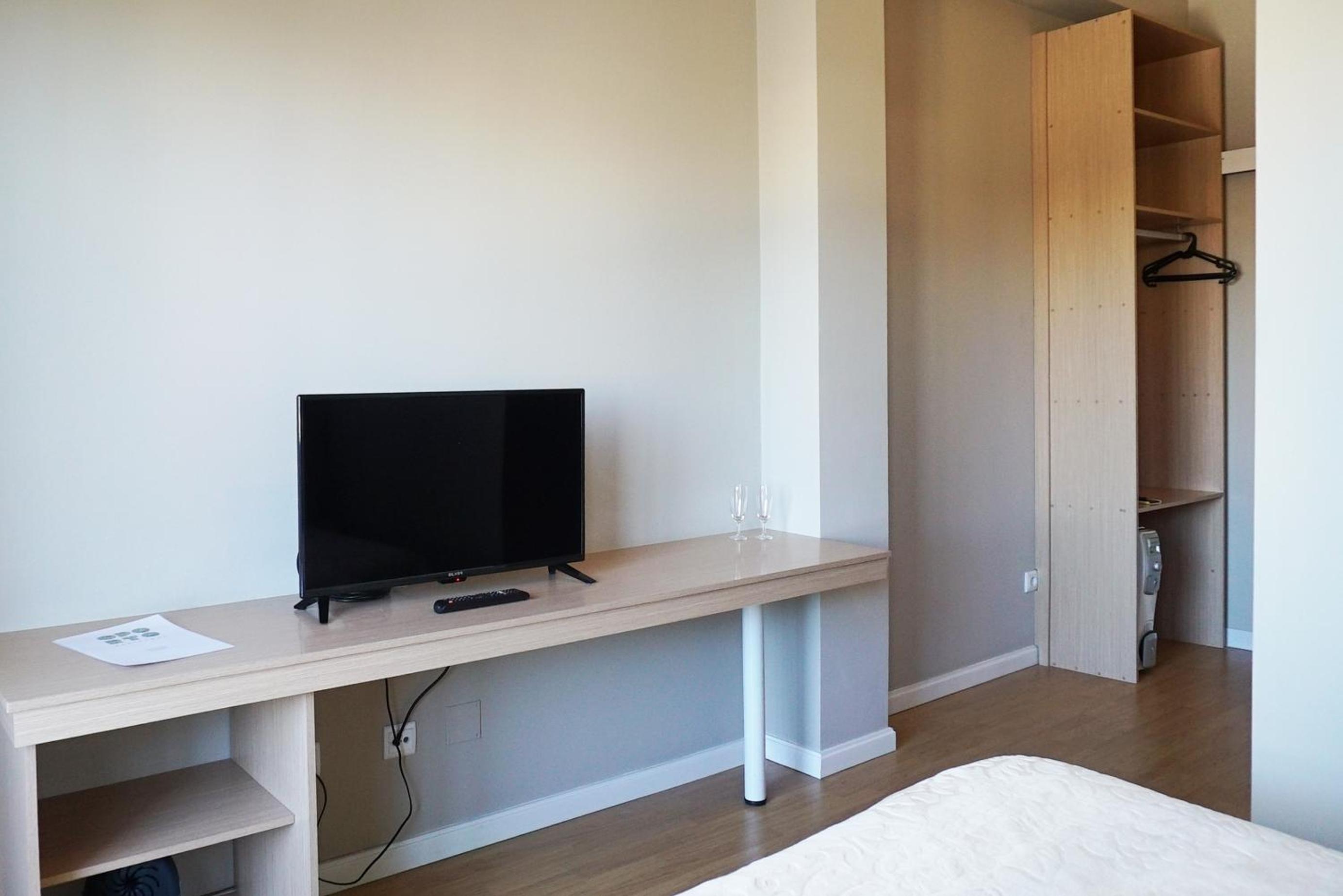 Double Room with Balcony - Photo 7