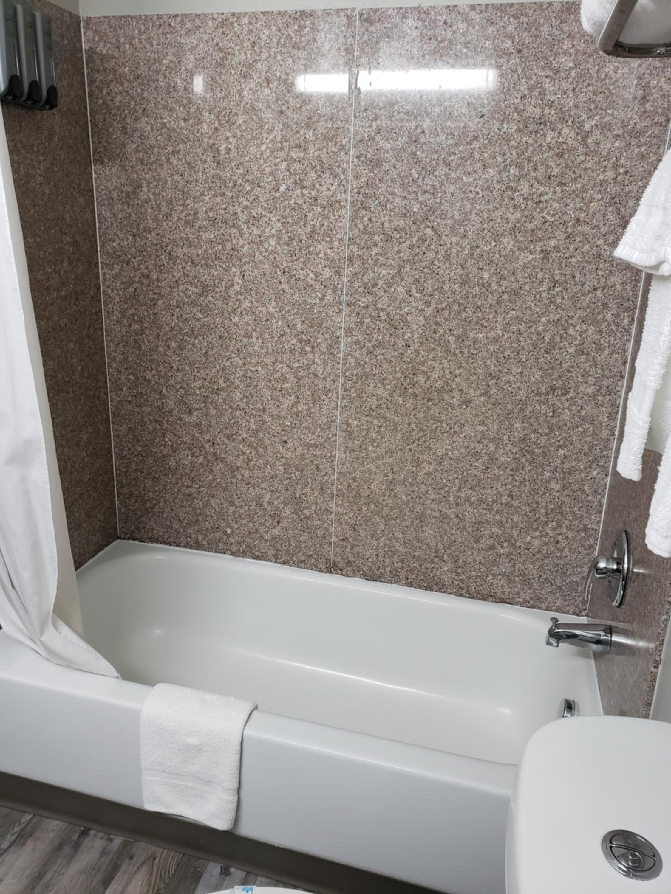 King Suite - Non-Smoking - Photo 6