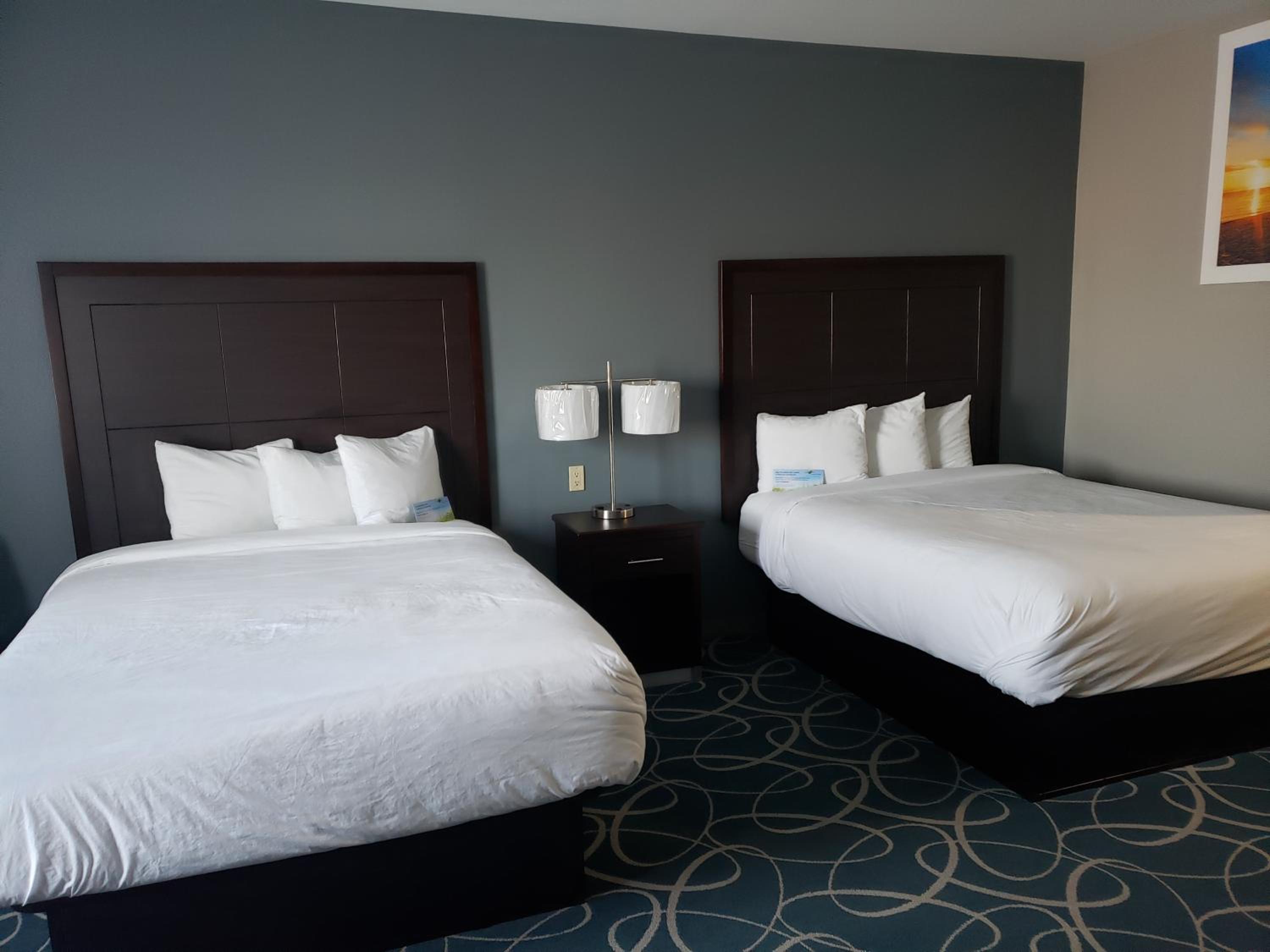 Queen Room with Two Queen Beds - Non-Smoking - Photo 2