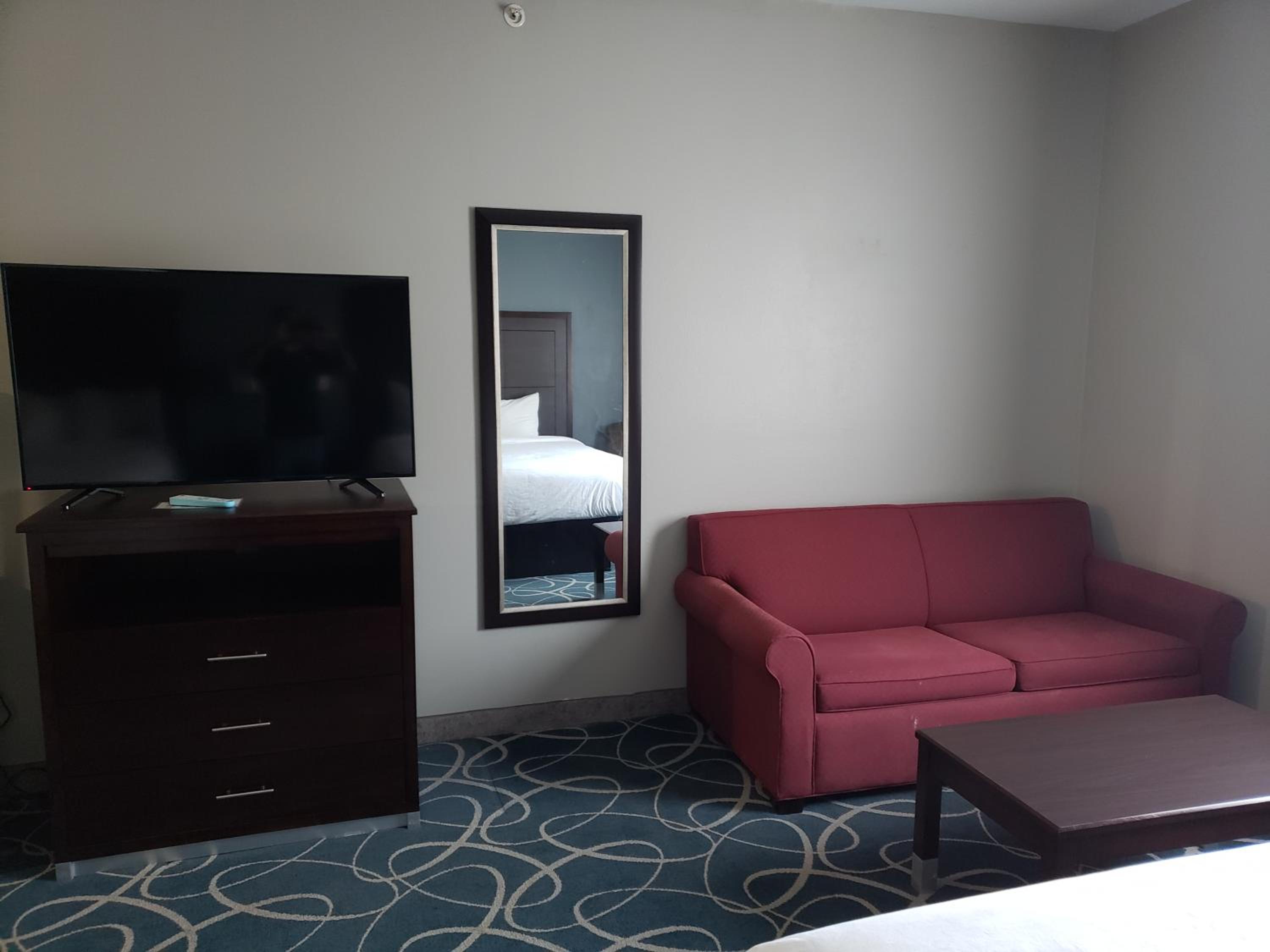 Deluxe Queen Studio with Two Queen Beds - Non-Smoking - Photo 2