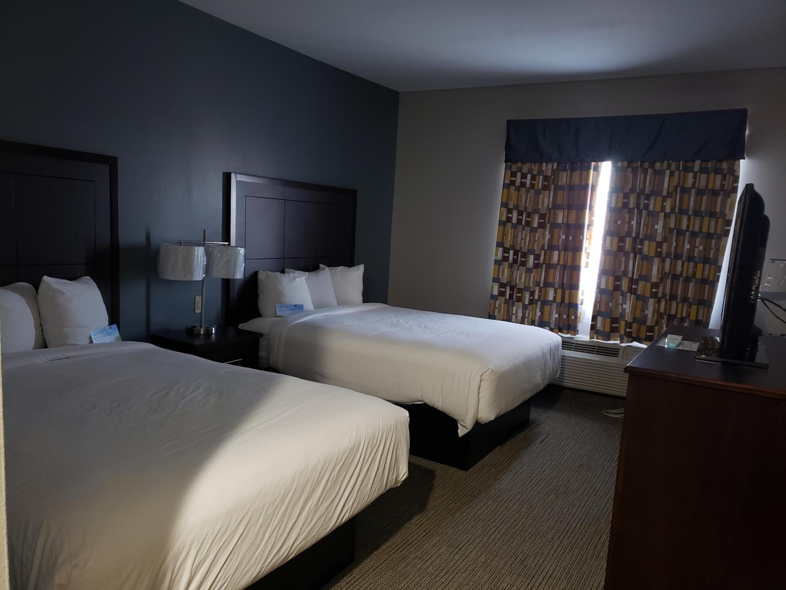 Queen Room with Two Queen Beds - Non-Smoking - Photo 1