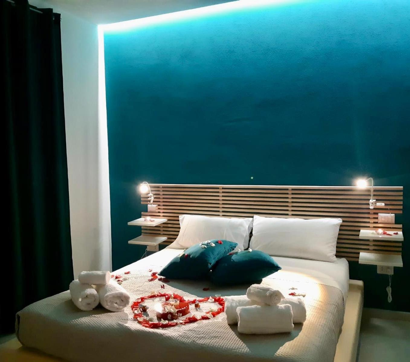 Deluxe Double or Twin Room with Spa Bath - Photo 2