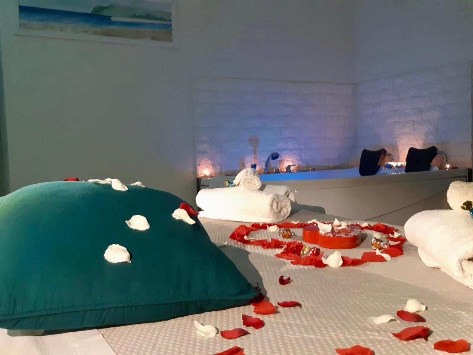 Deluxe Double or Twin Room with Spa Bath - Photo 4