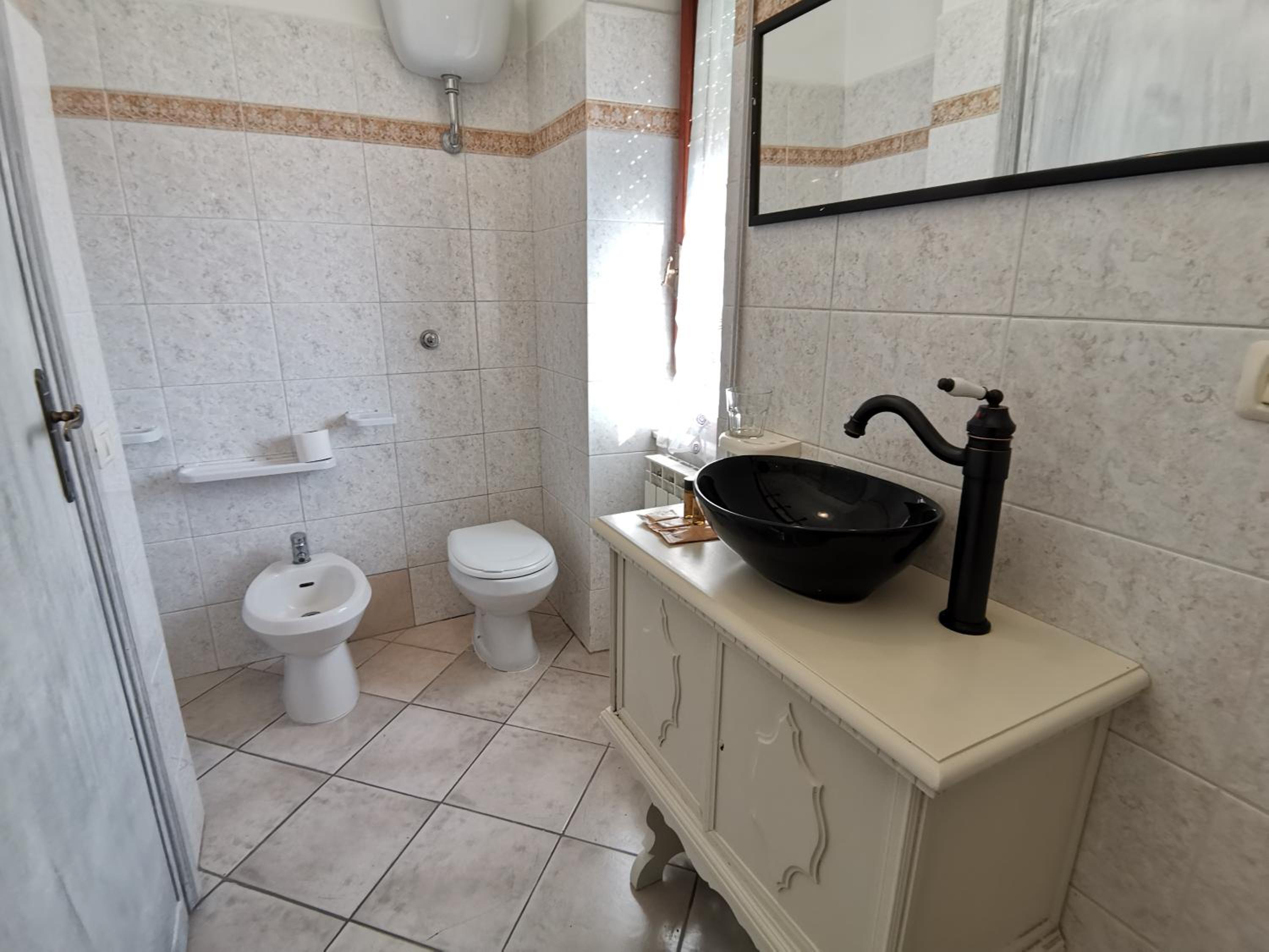 Double Room with Private Bathroom - Photo 3