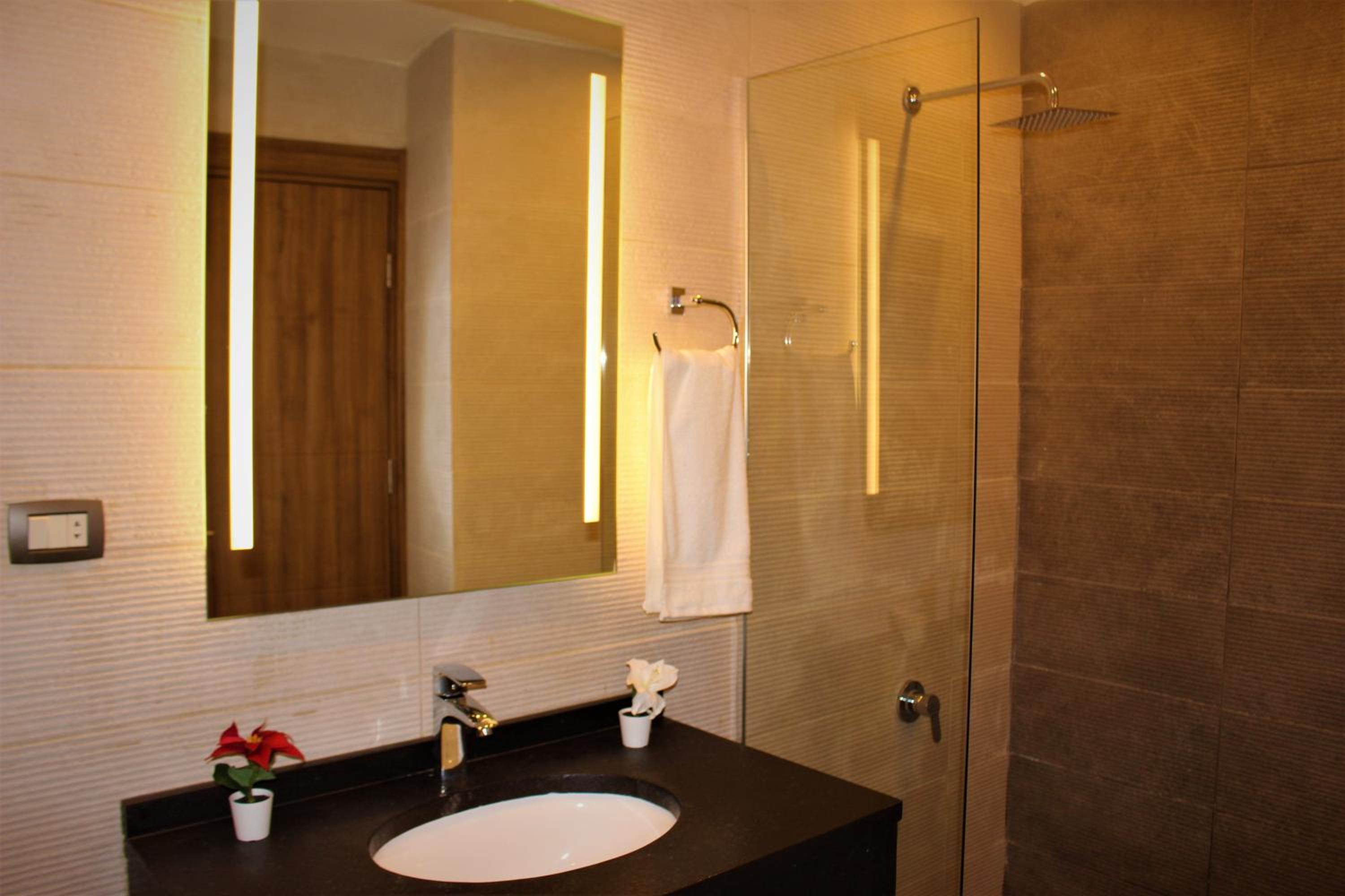 Standard Double Room - Photo 2