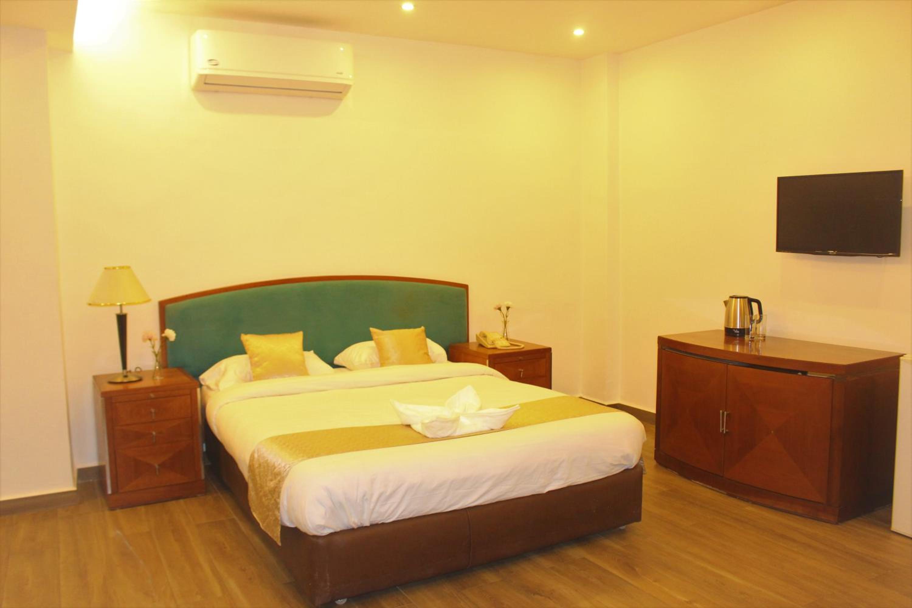 Standard Double Room - Photo 10