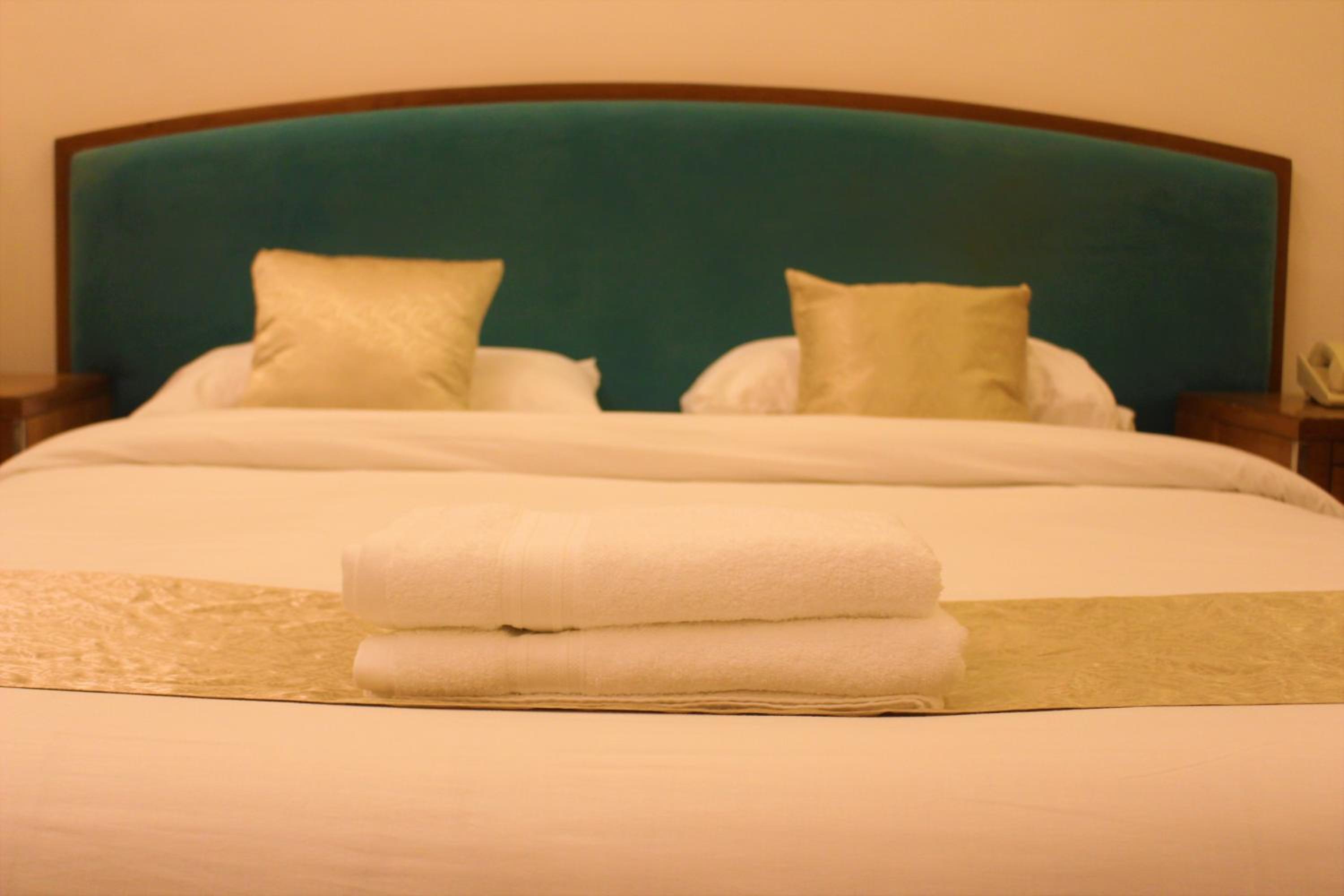 Standard Double Room - Photo 11