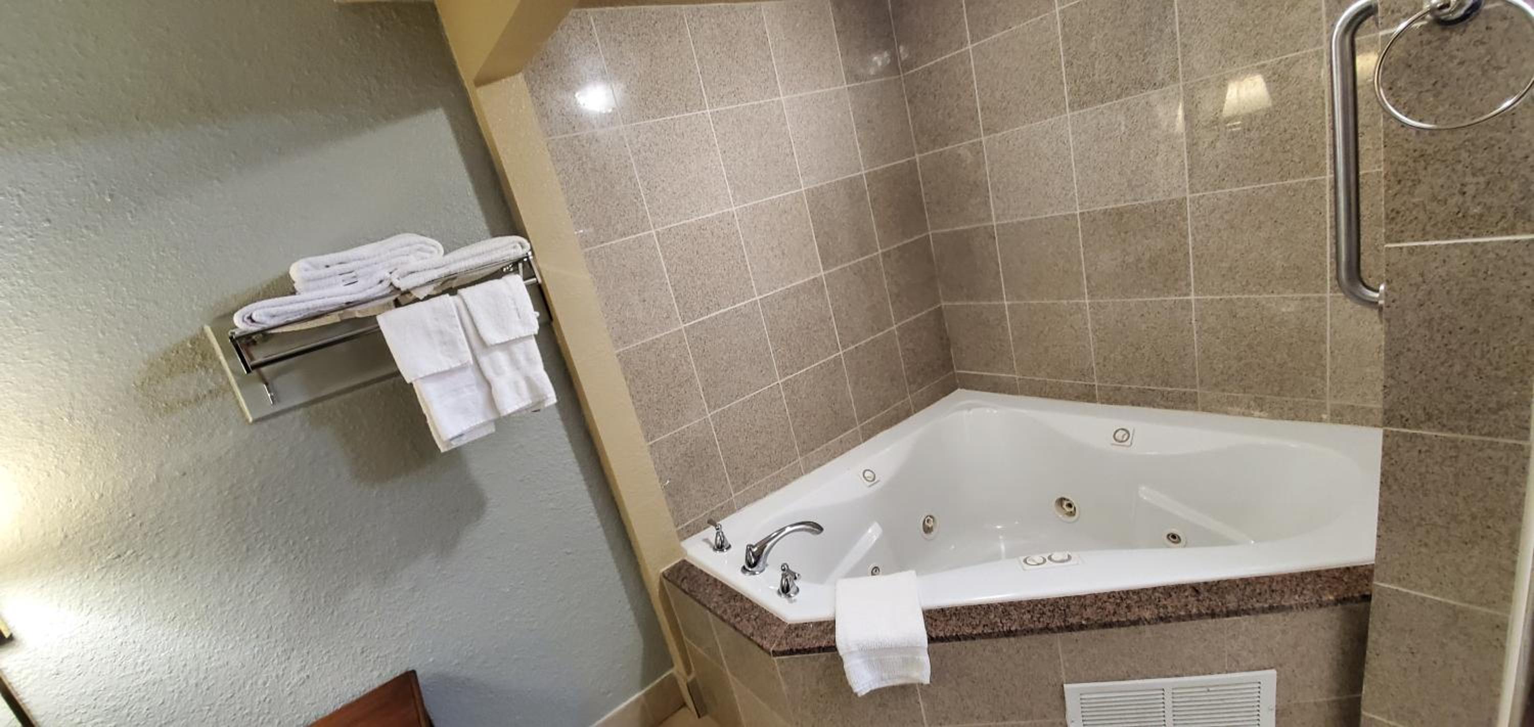 King Room with Spa Bath photo 2