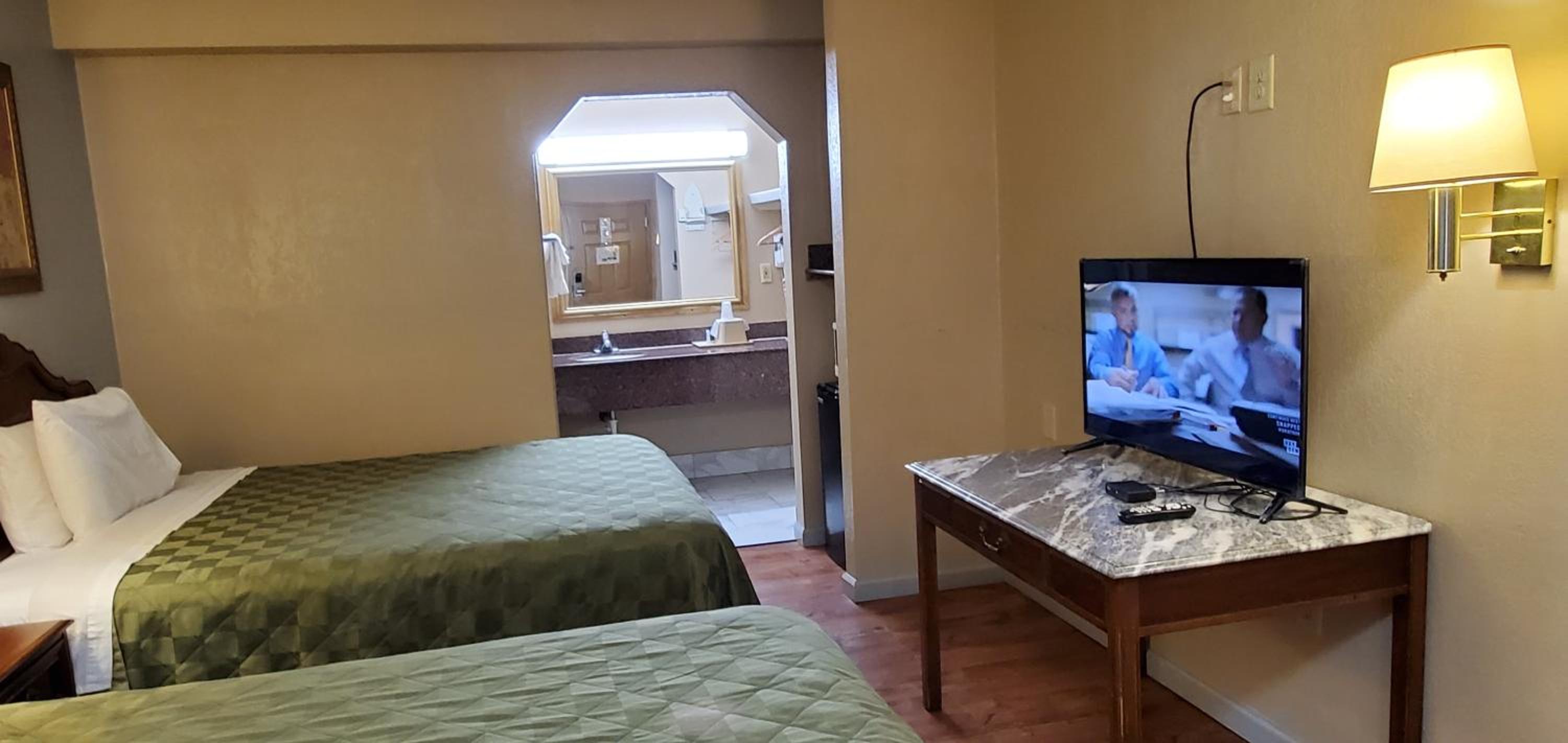 Double Room with Two Double Beds - Photo 9