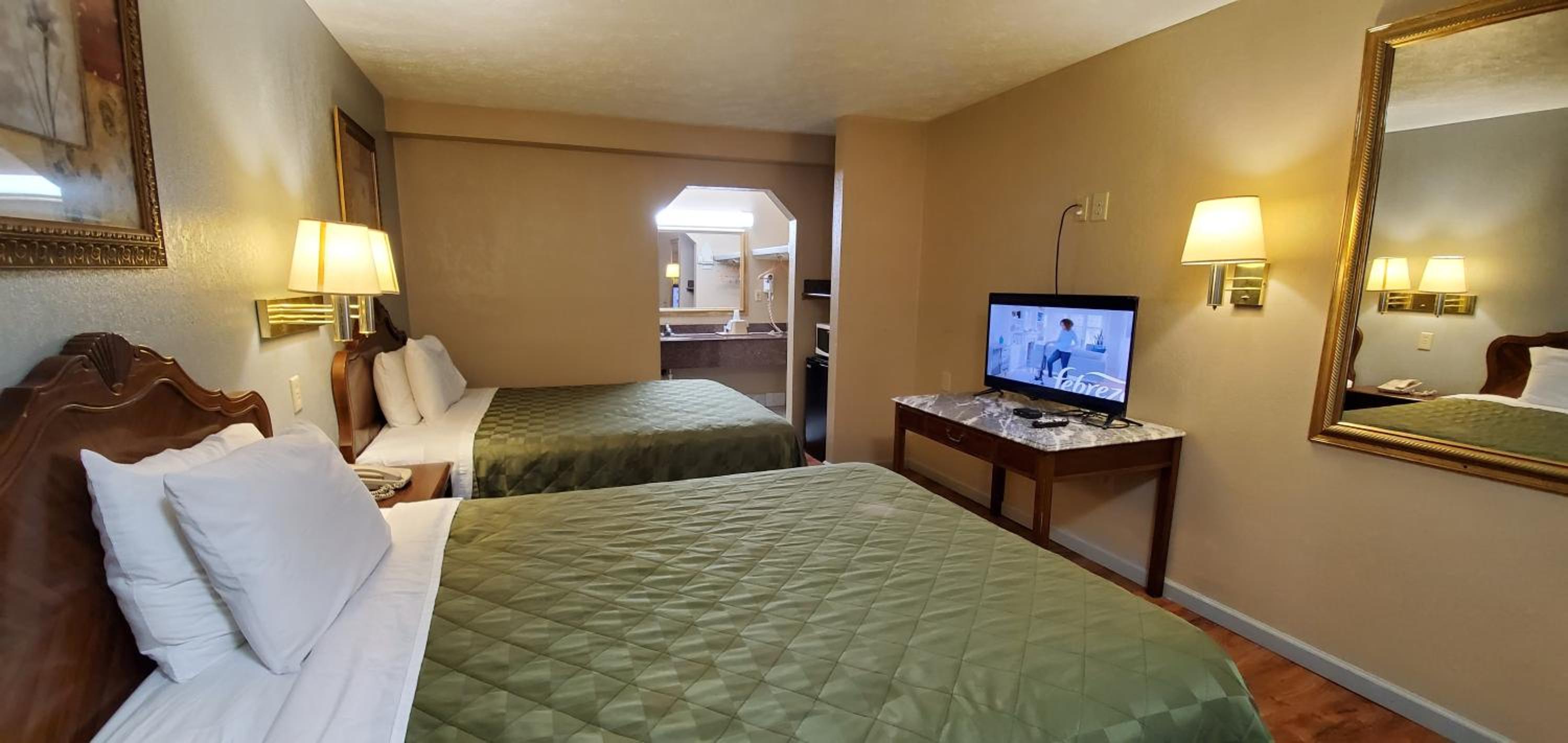 Double Room with Two Double Beds - Photo 8