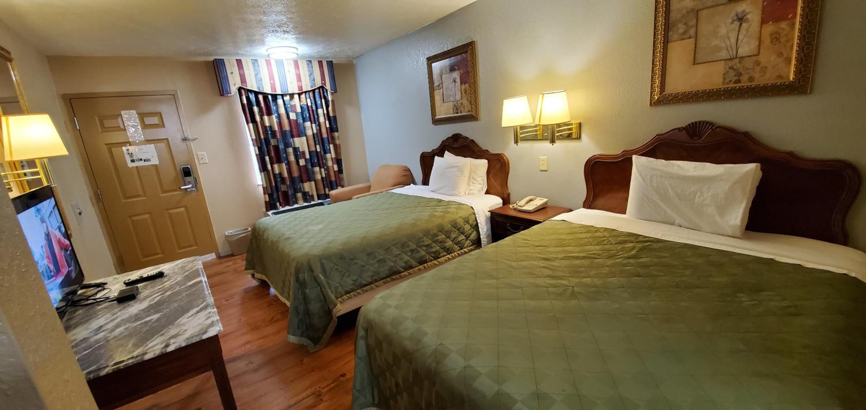 Double Room with Two Double Beds - Photo 7