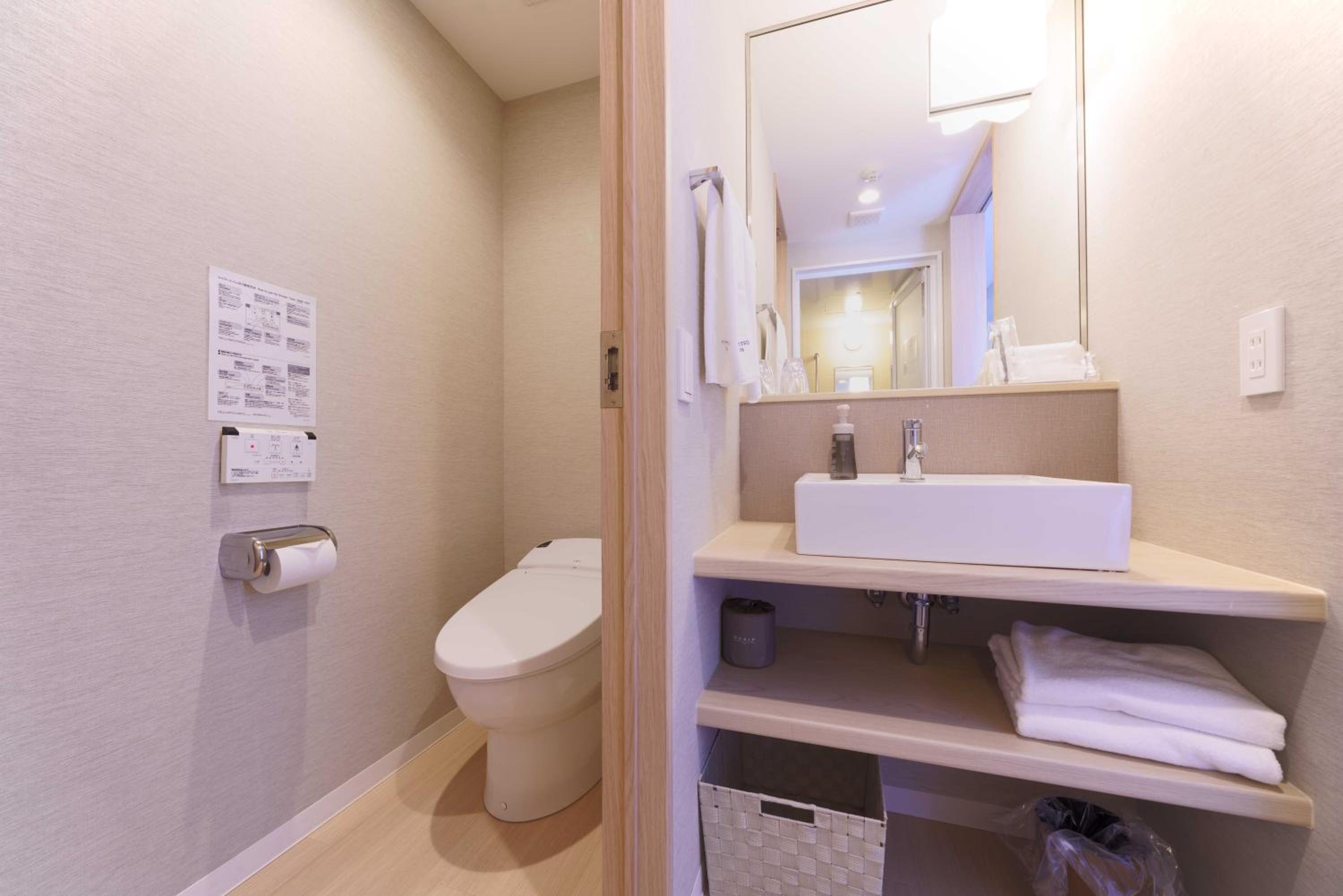Twin Room - Non-Smoking photo 3