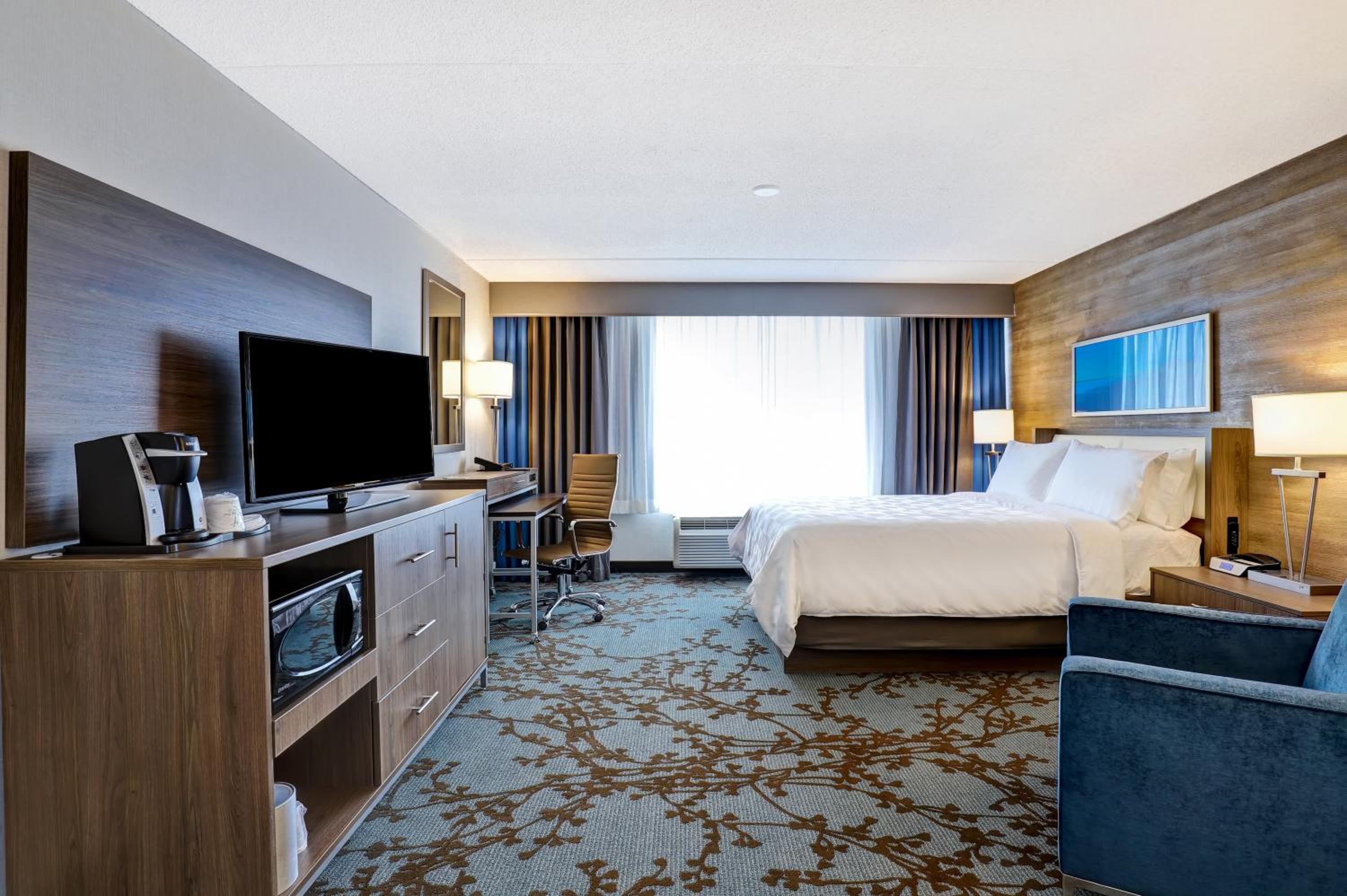 Standard King Room with Walk-In Shower - Photo 1