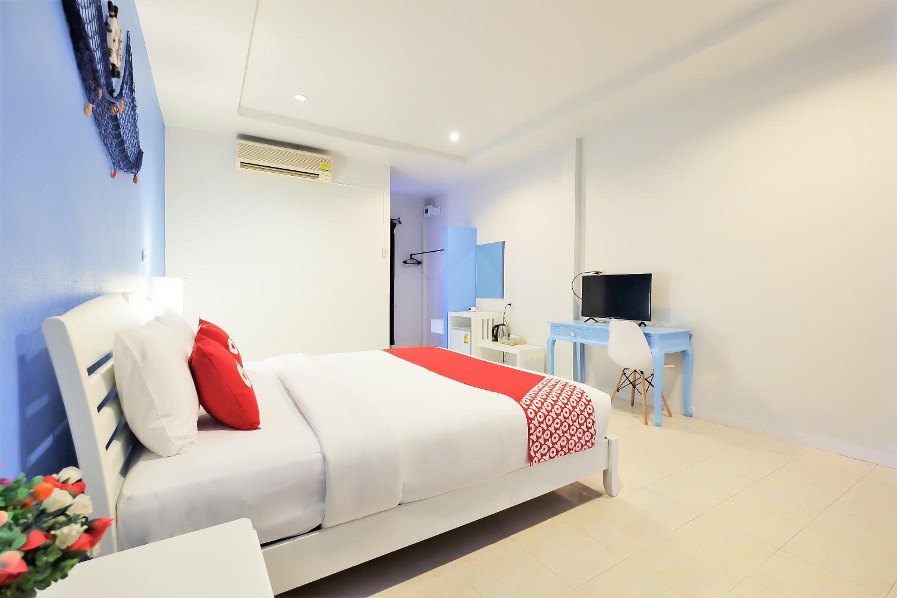 Deluxe Double Room - Photo 21