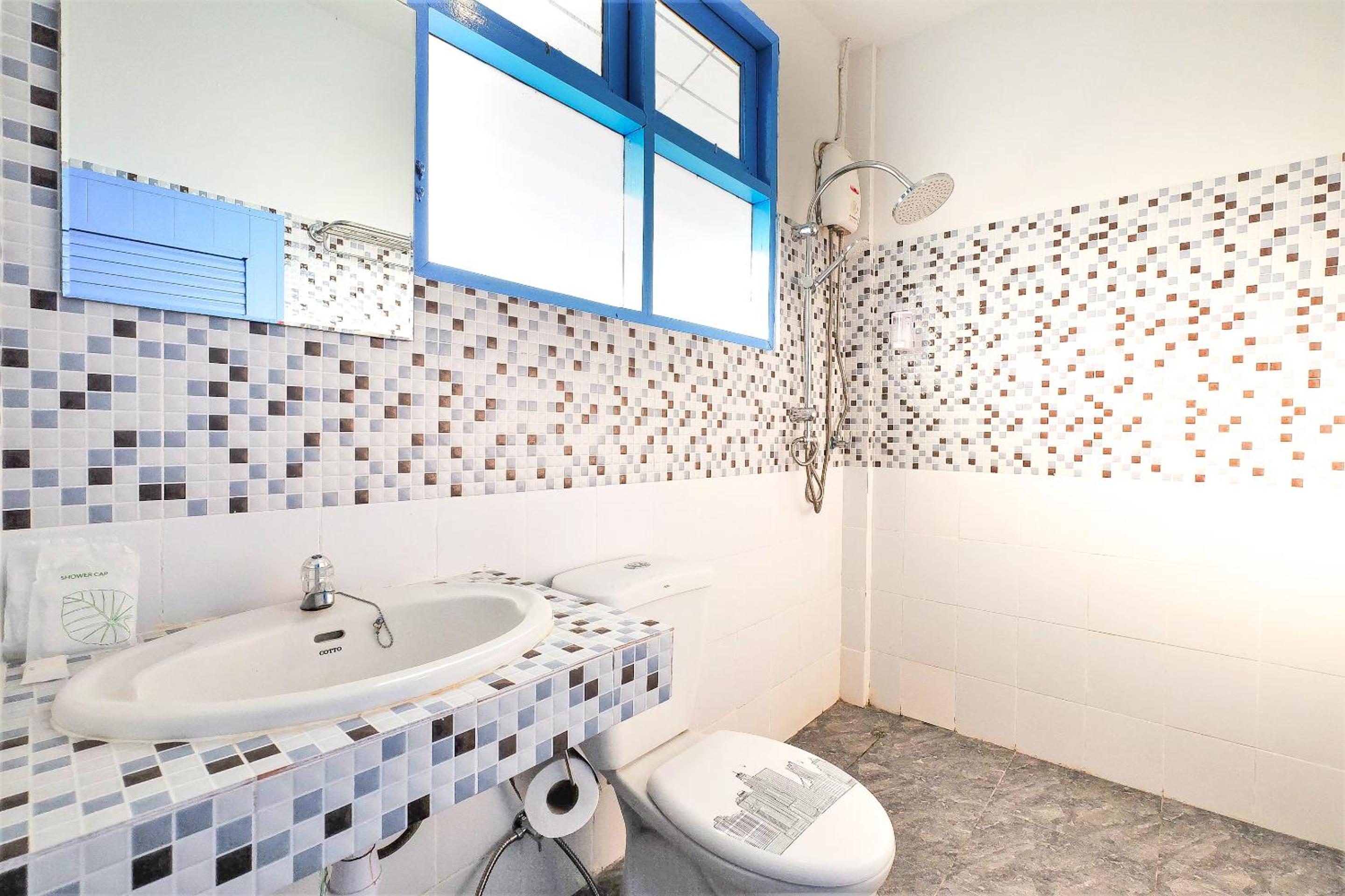 Standard Double Room - Photo 11