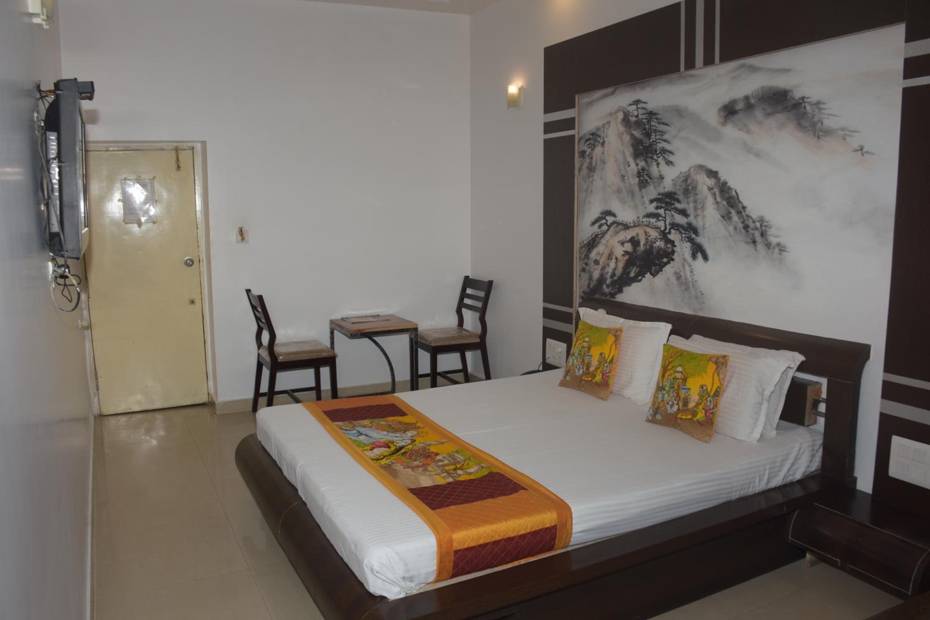 Large Double Room - Photo 2