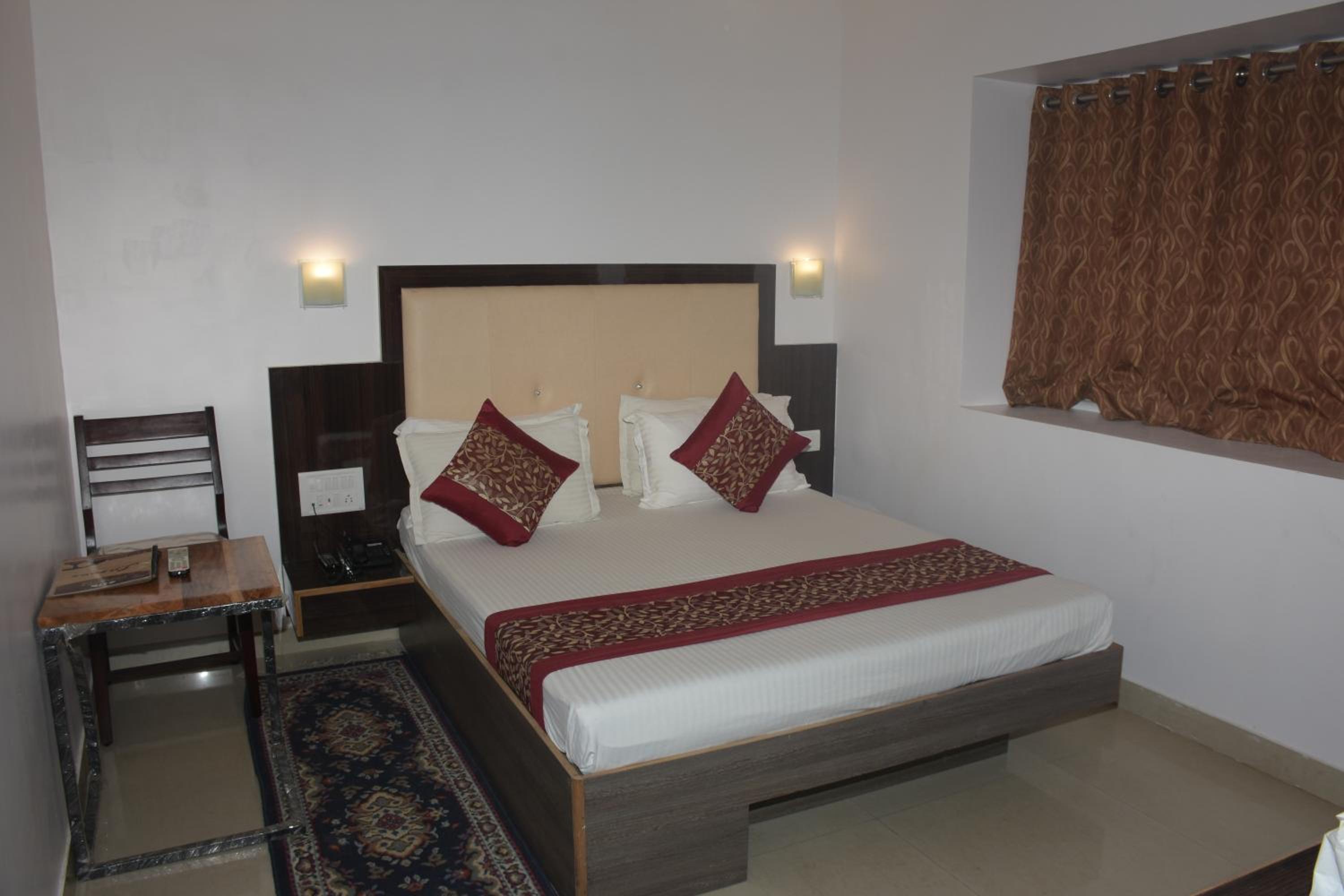 Deluxe Double Room - Photo 8