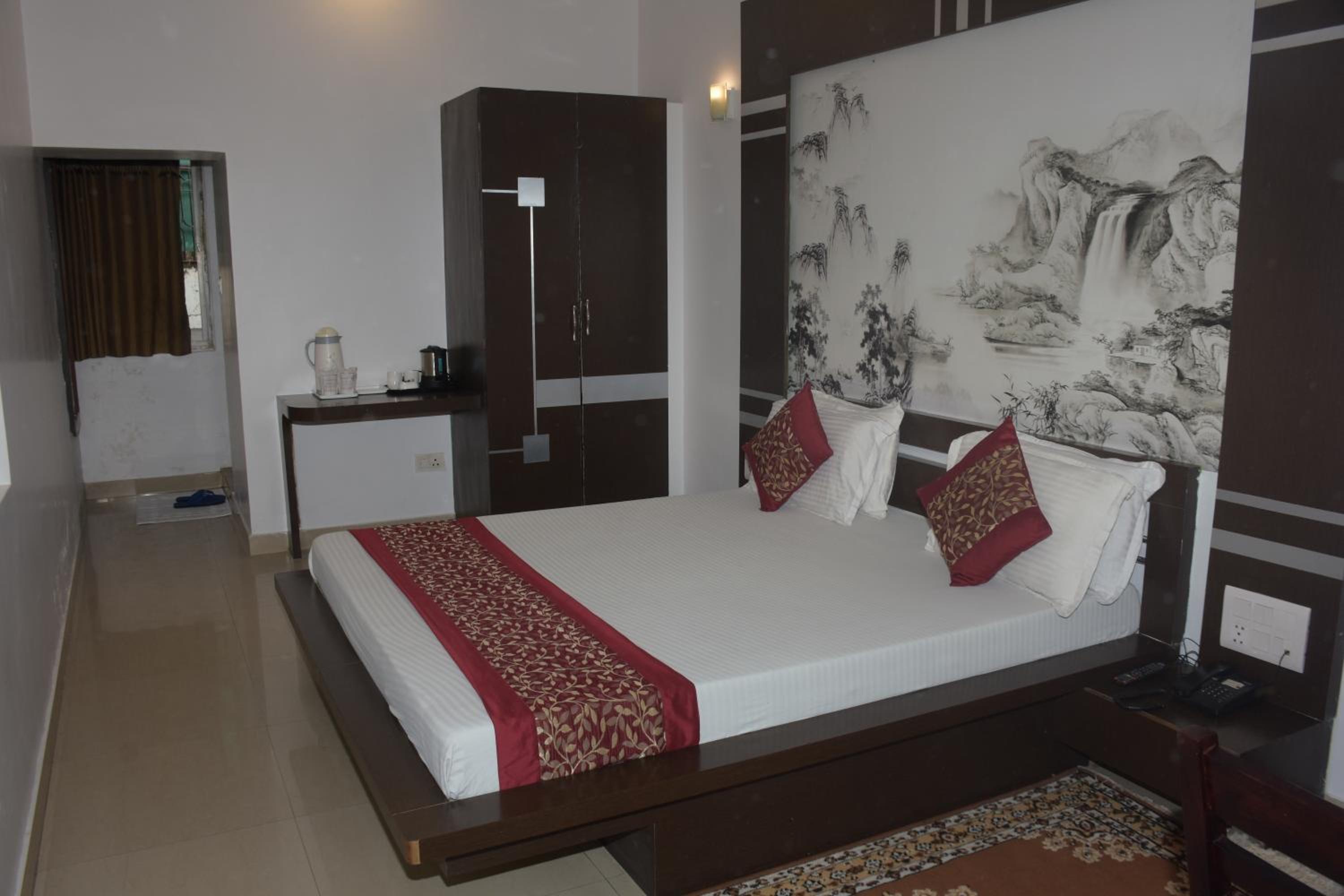 Large Double Room - Photo 1