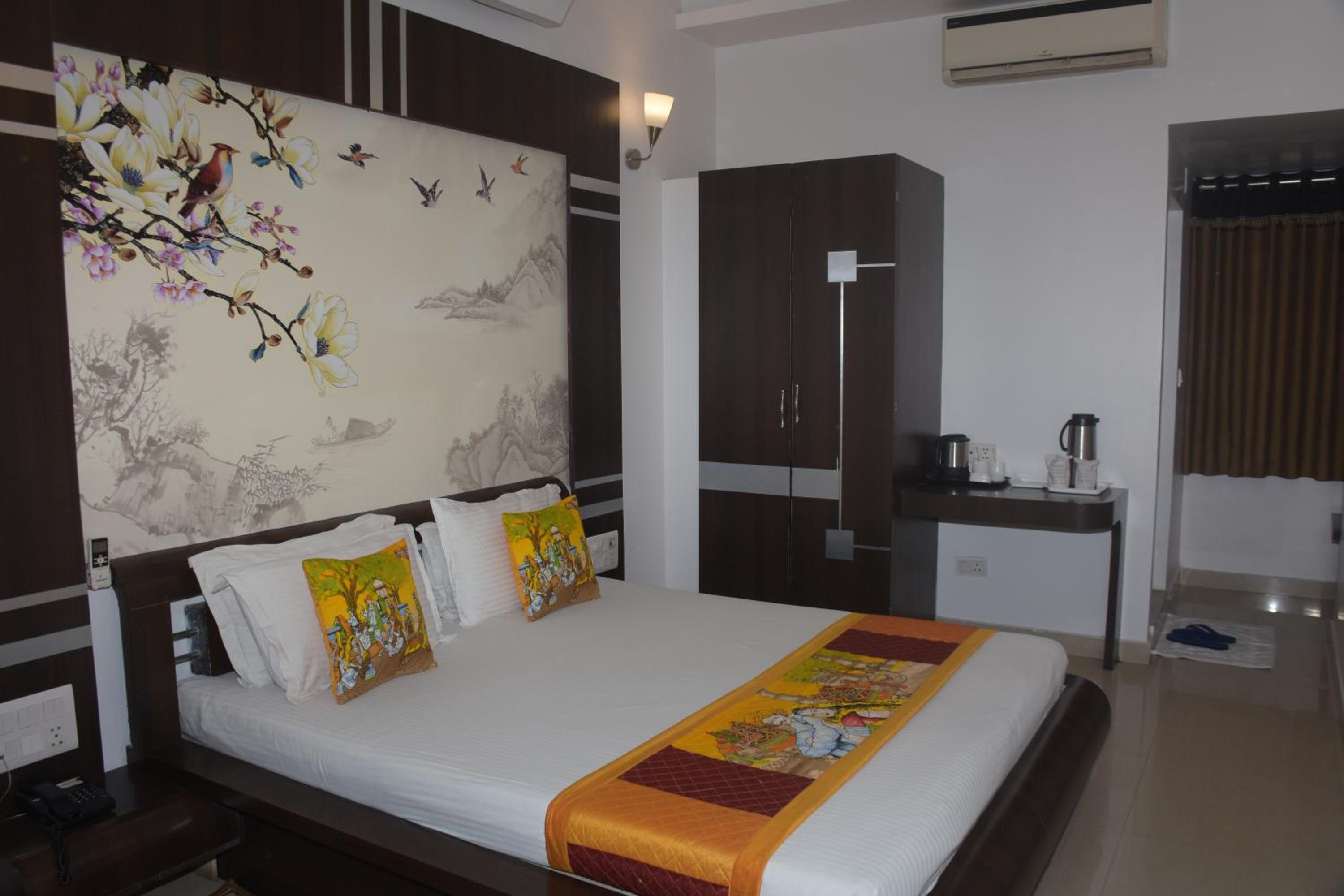 Large Double Room - Photo 7