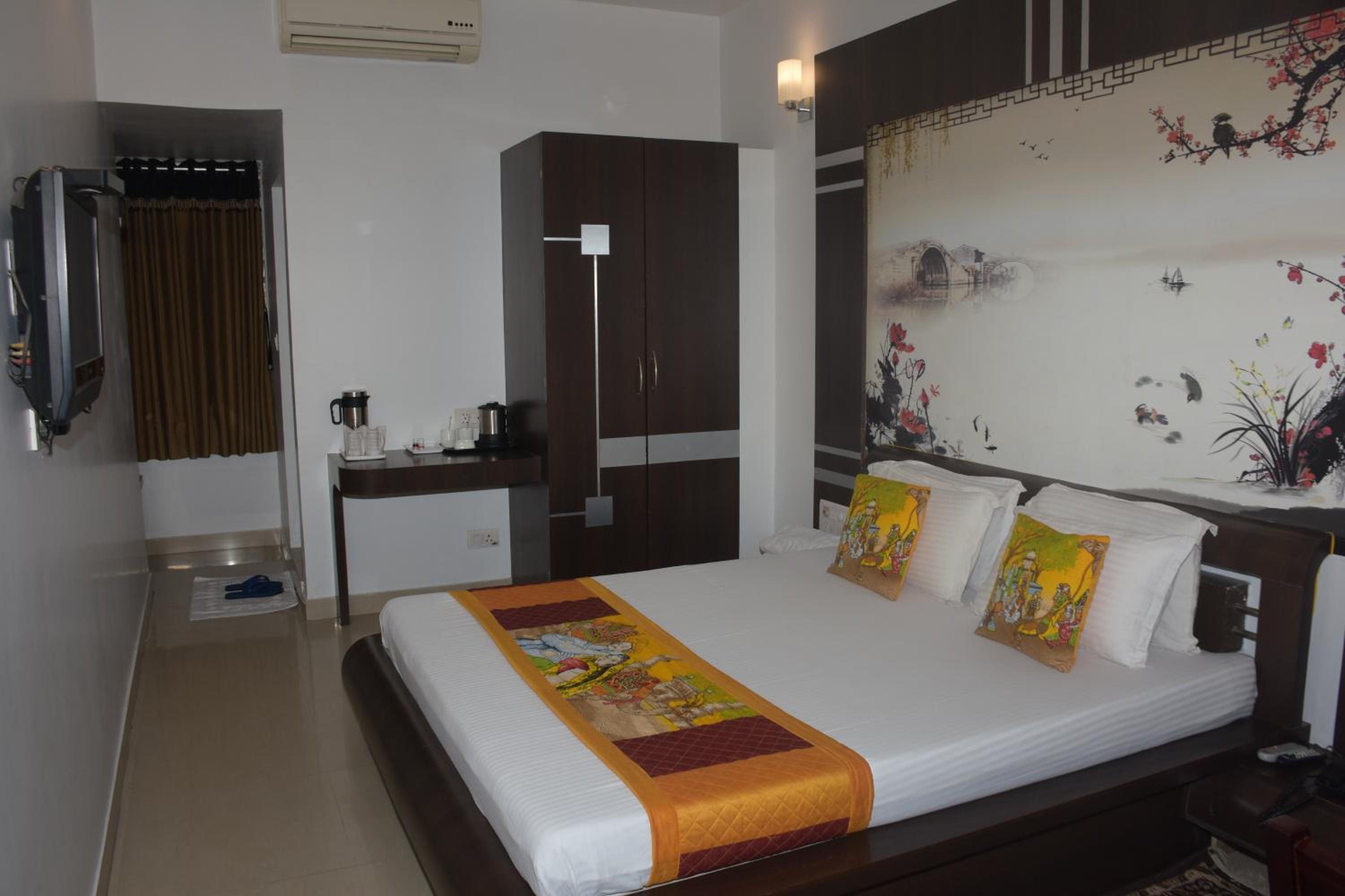 Large Double Room - Photo 8