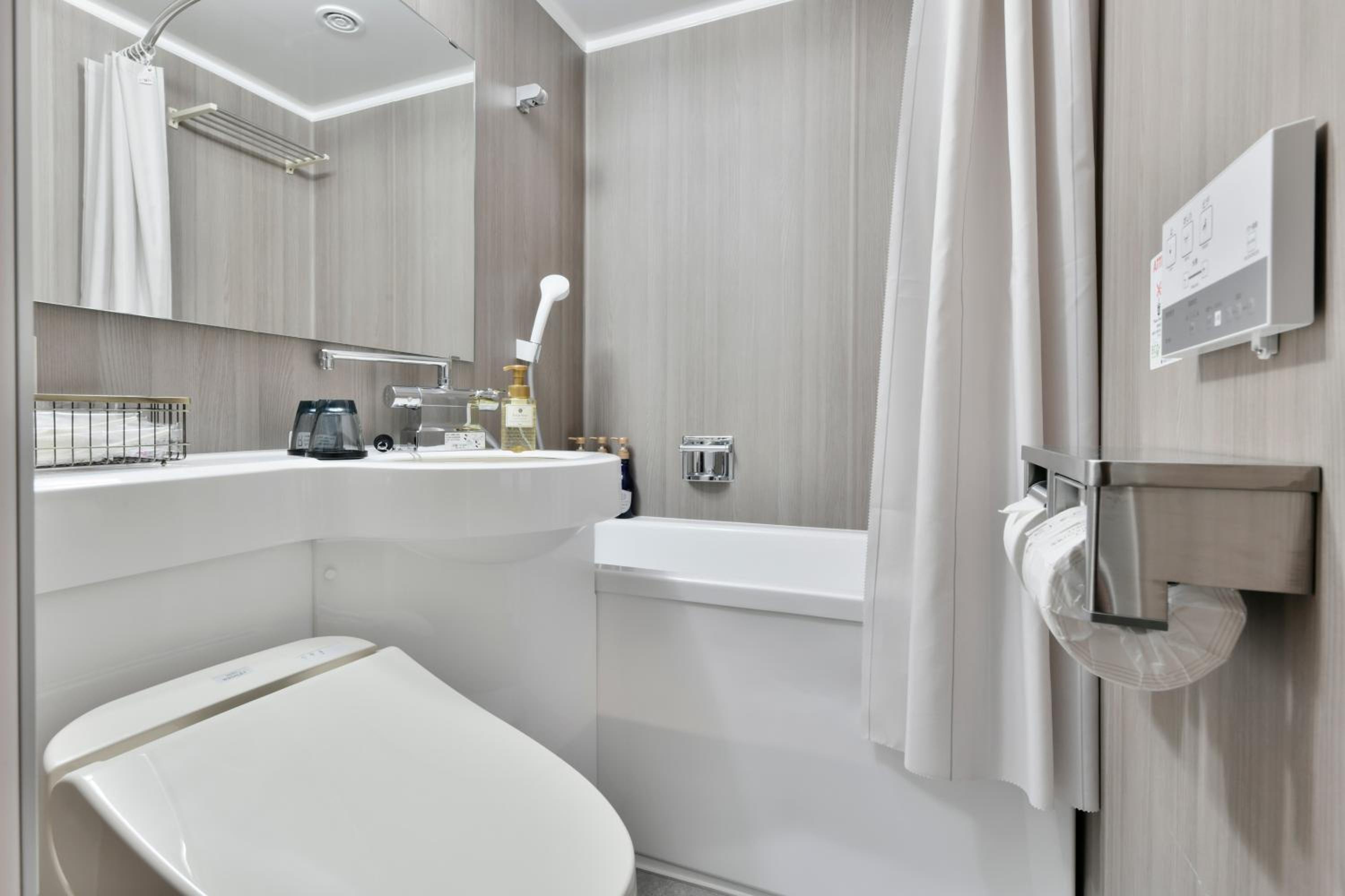 Standard Twin Room - Photo 4