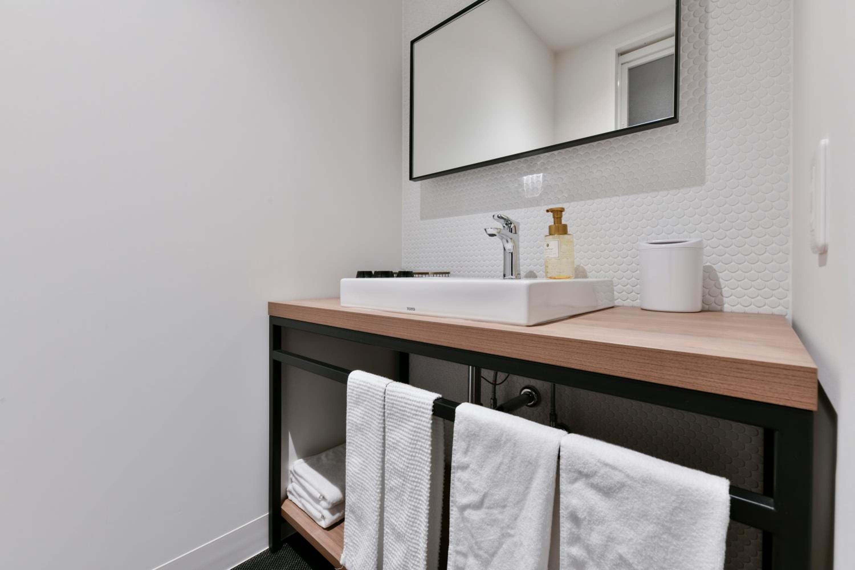 Premium Twin Room - Photo 7
