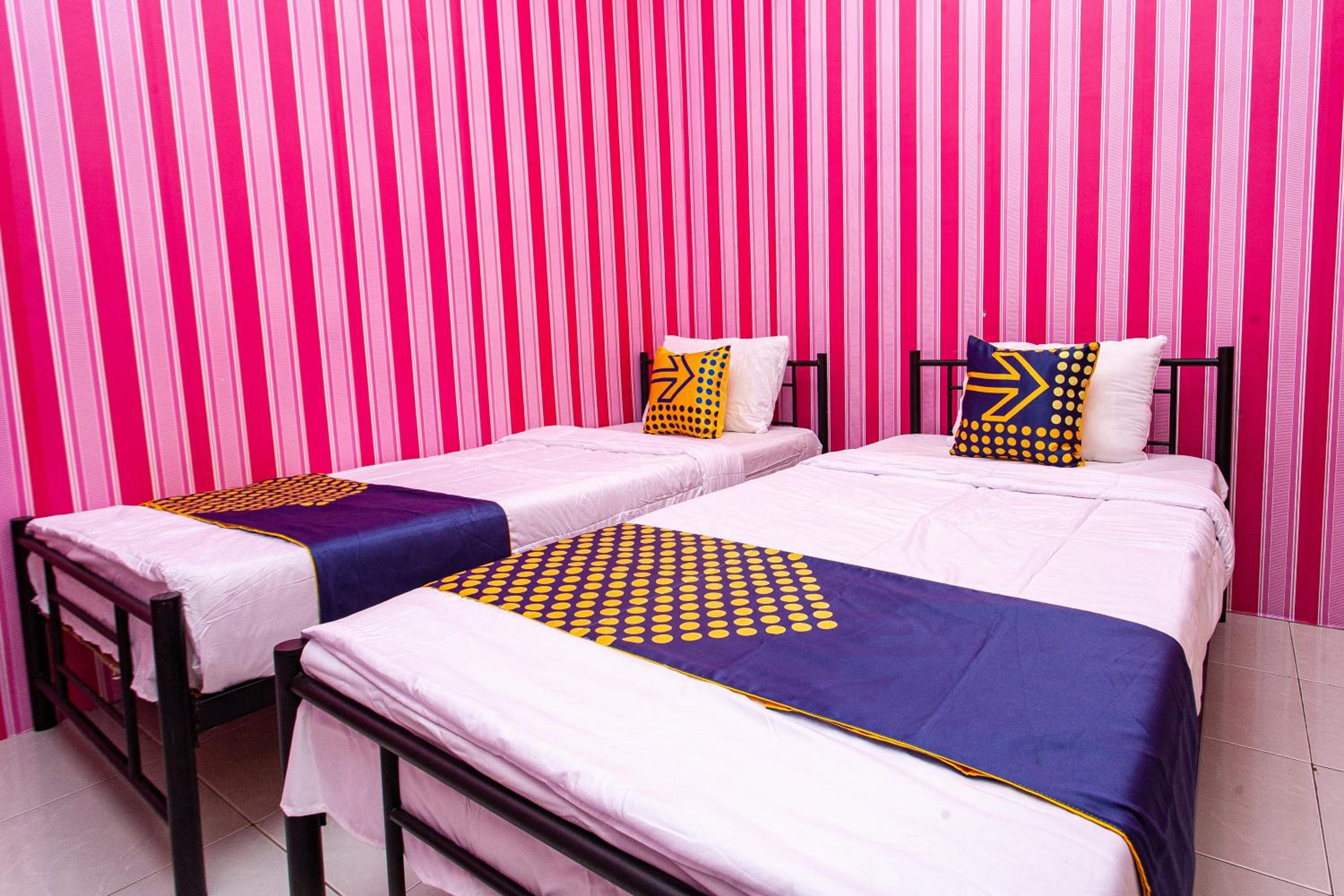 Small Twin Room photo 1